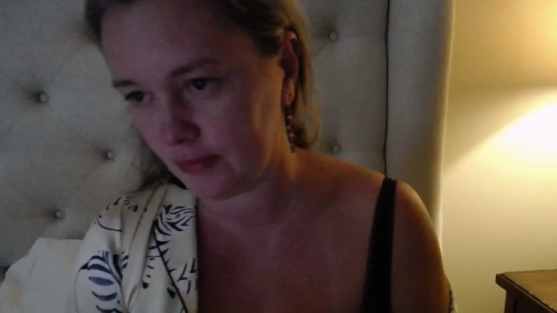 Gallery image thumbnail from J0llye's myfreecams stream on, 06/27/2025, 19:44 image 4 of 20