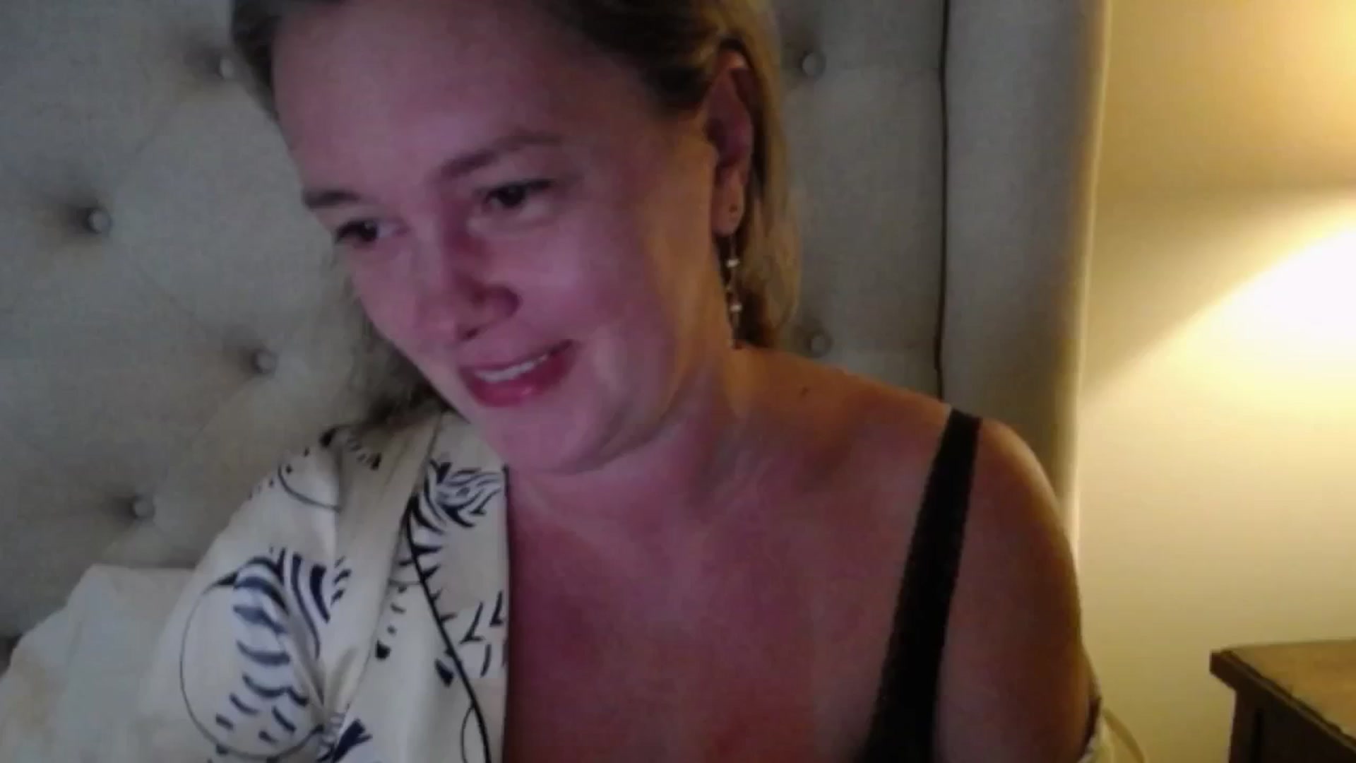Gallery image thumbnail from J0llye's myfreecams stream on, 06/27/2025, 19:44 image 5 of 20