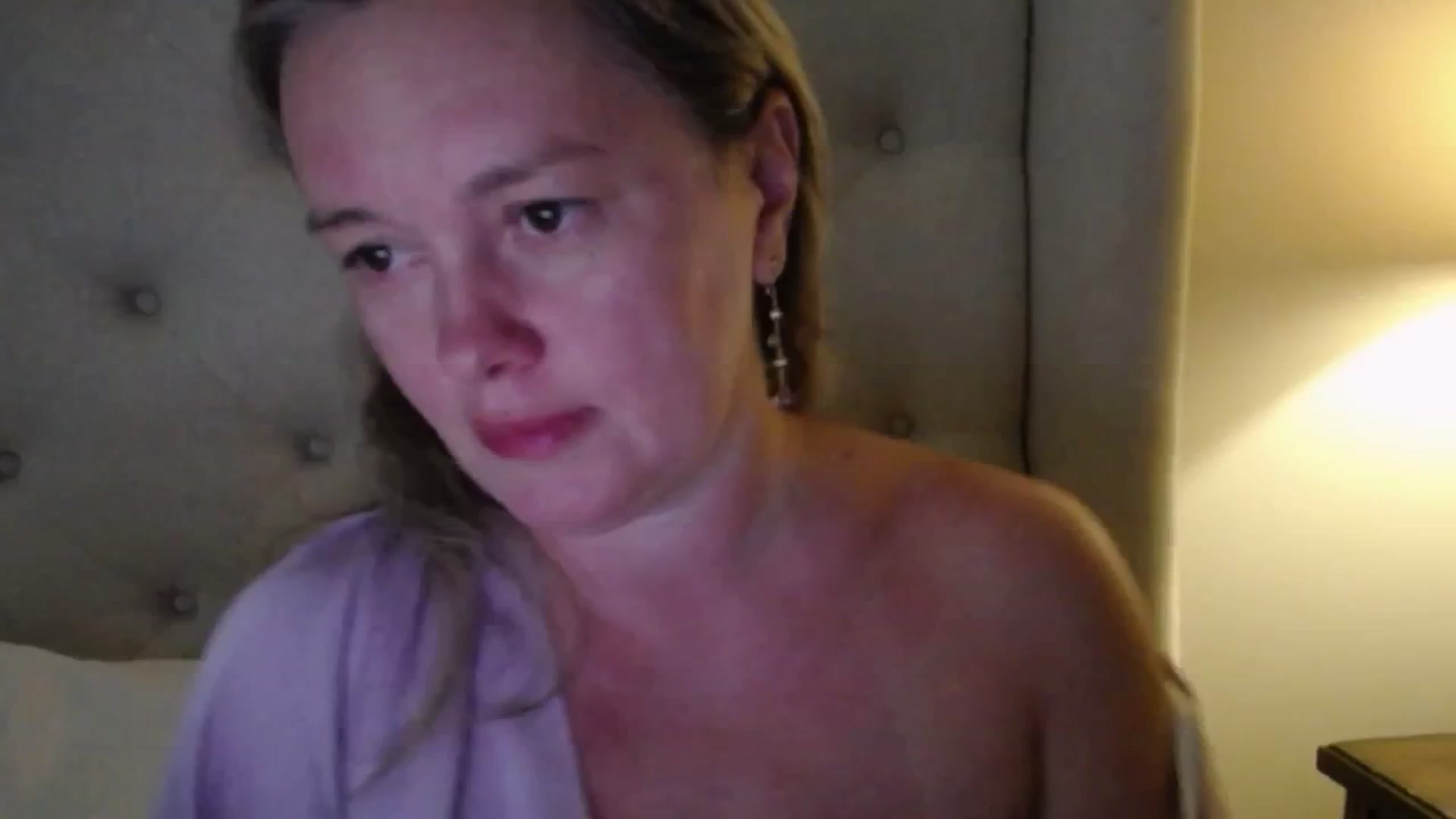 Gallery image thumbnail from J0llye's myfreecams stream on, 06/28/2025, 19:56 image 6 of 20