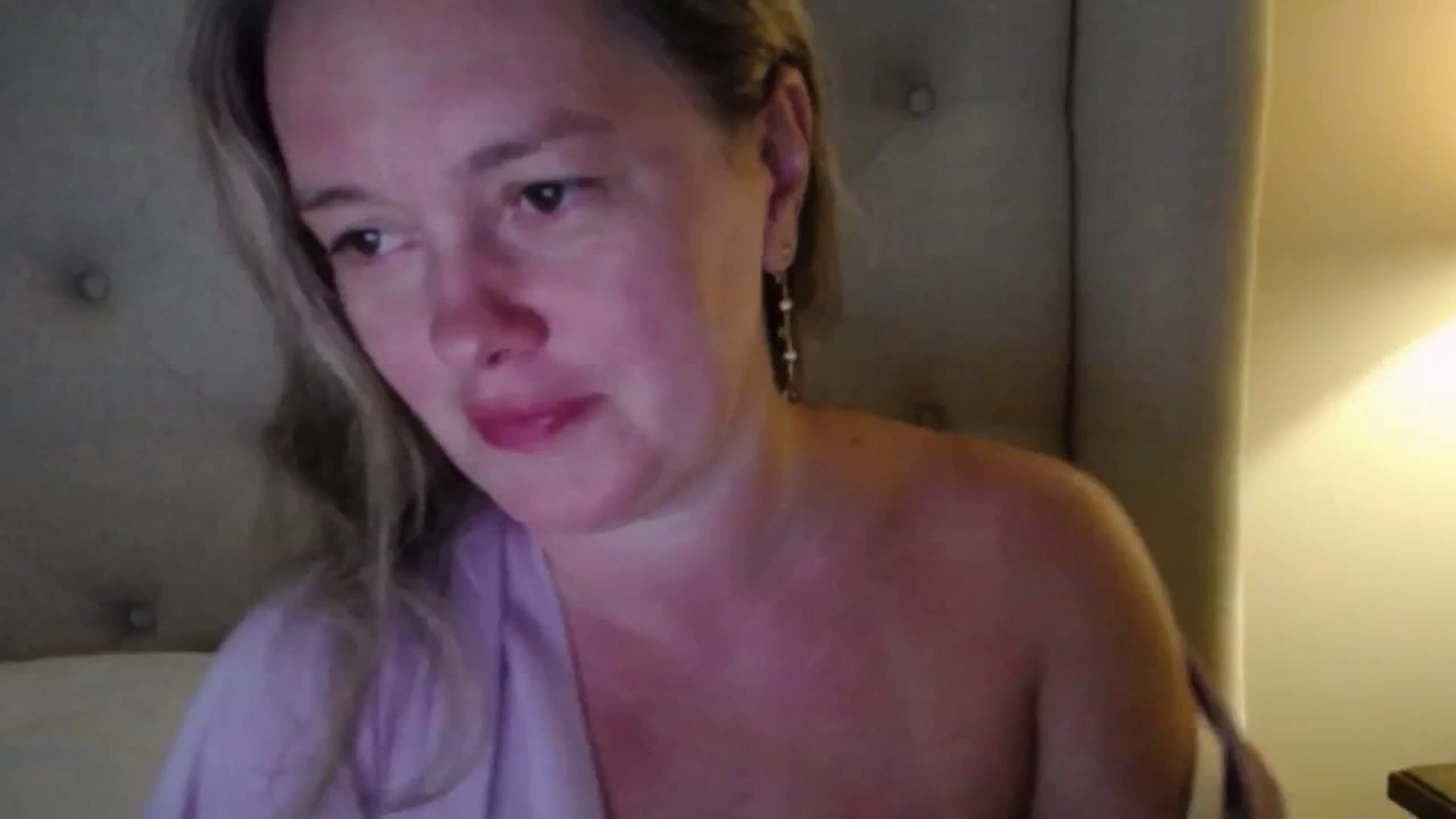Gallery image thumbnail from J0llye's myfreecams stream on, 06/28/2025, 19:56 image 10 of 20