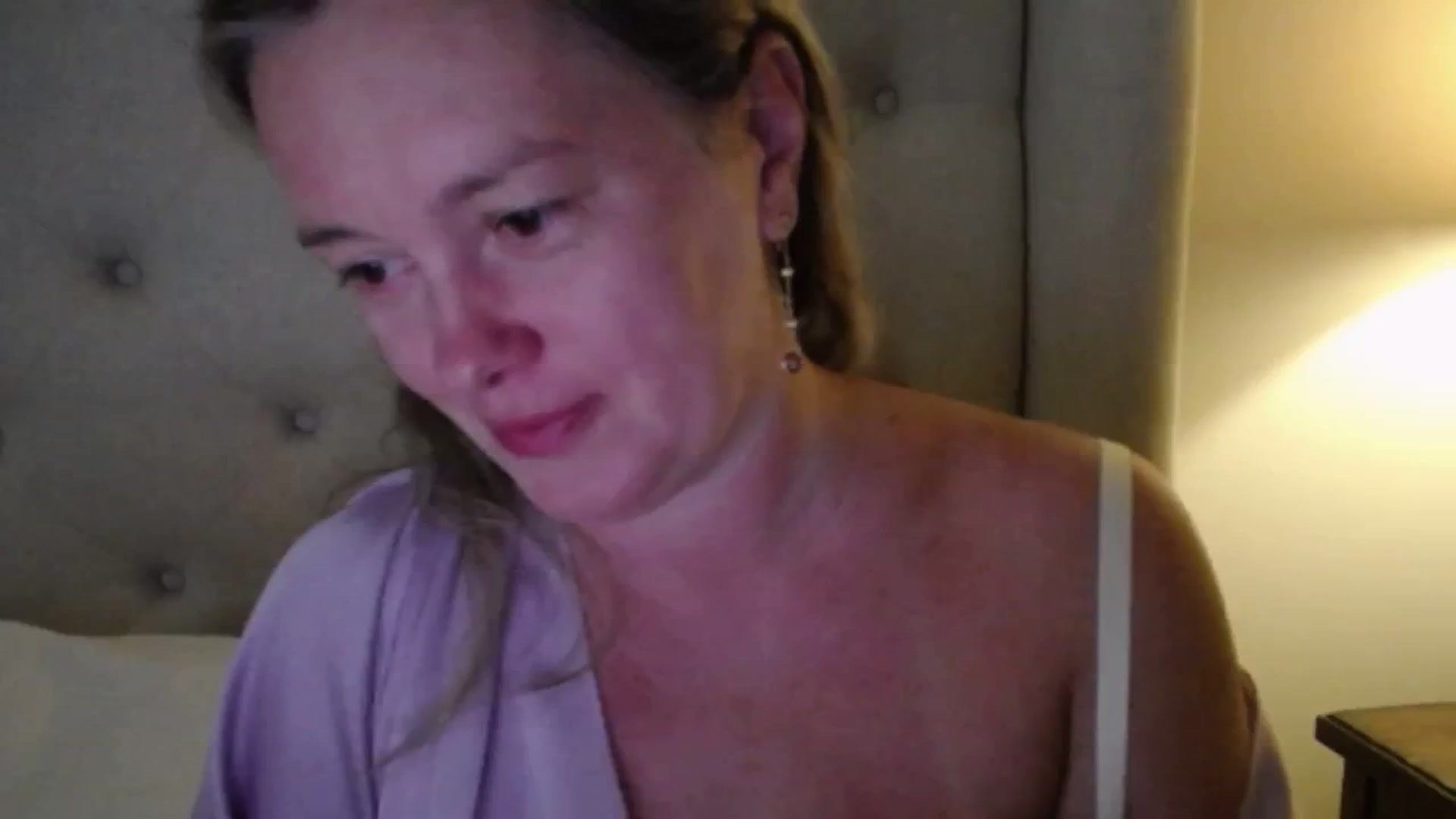 Gallery image thumbnail from J0llye's myfreecams stream on, 06/28/2025, 19:56 image 4 of 20