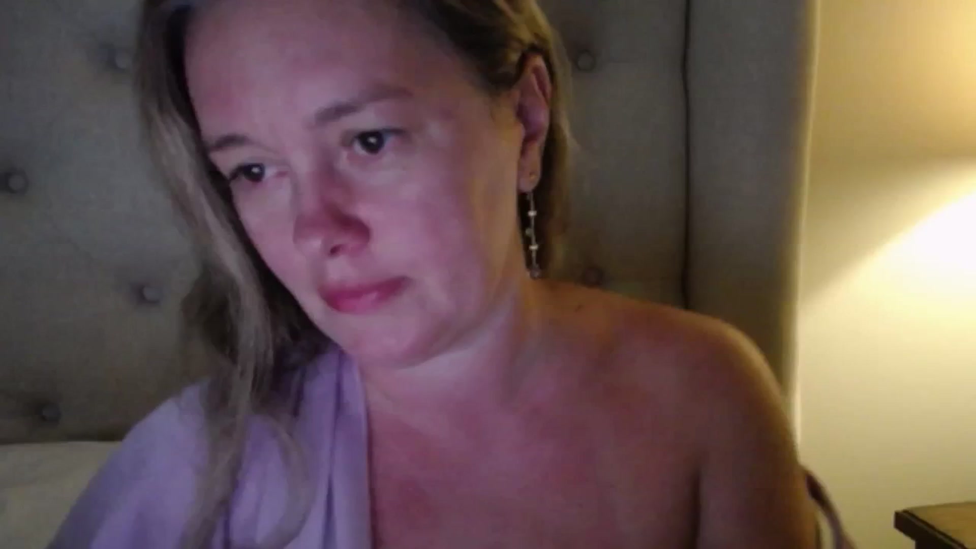 Gallery image thumbnail from J0llye's myfreecams stream on, 06/28/2025, 19:56 image 16 of 20