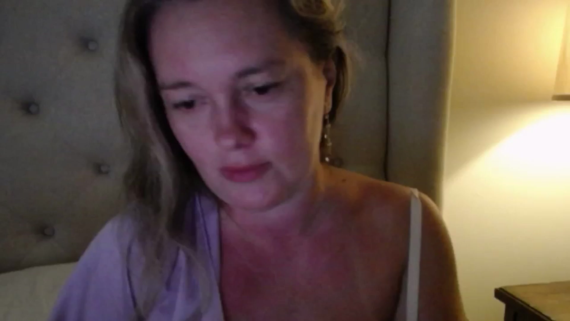 Gallery image thumbnail from J0llye's myfreecams stream on, 06/28/2025, 20:34 image 13 of 20