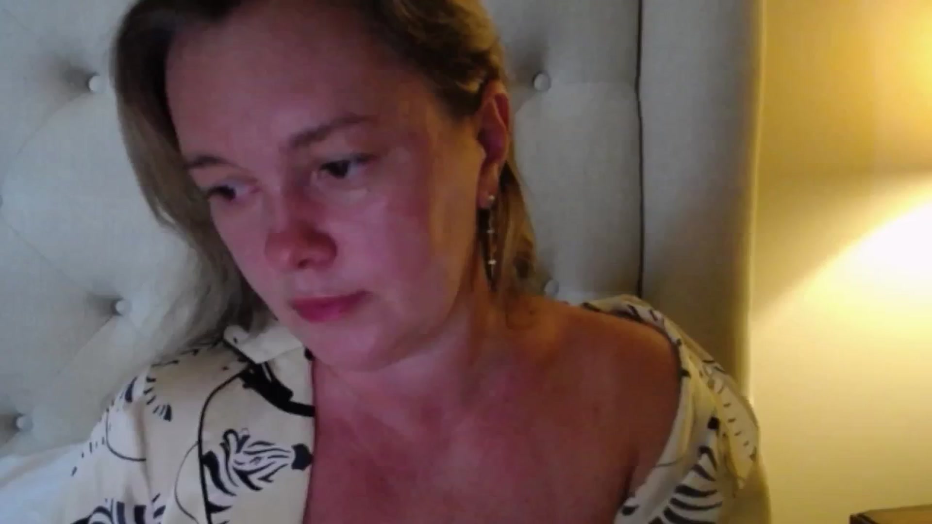 Gallery image thumbnail from J0llye's myfreecams stream on, 06/29/2025, 20:37 image 6 of 20
