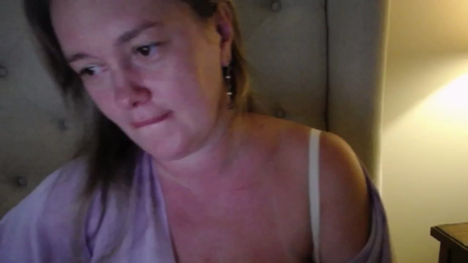 Gallery image thumbnail from J0llye's myfreecams stream on, 07/01/2025, 20:33 image 17 of 20