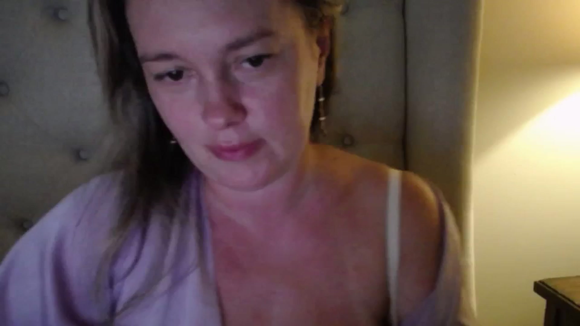 Gallery image thumbnail from J0llye's myfreecams stream on, 07/01/2025, 20:33 image 18 of 20