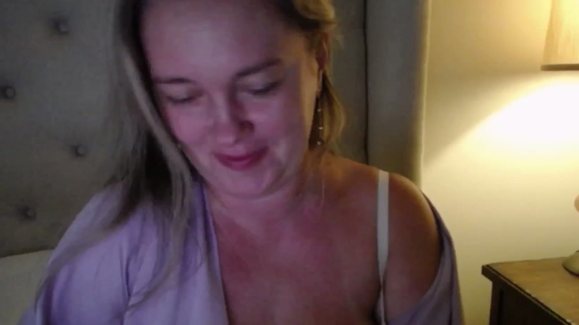 Gallery image thumbnail from J0llye's myfreecams stream on, 07/01/2025, 20:33 image 10 of 20