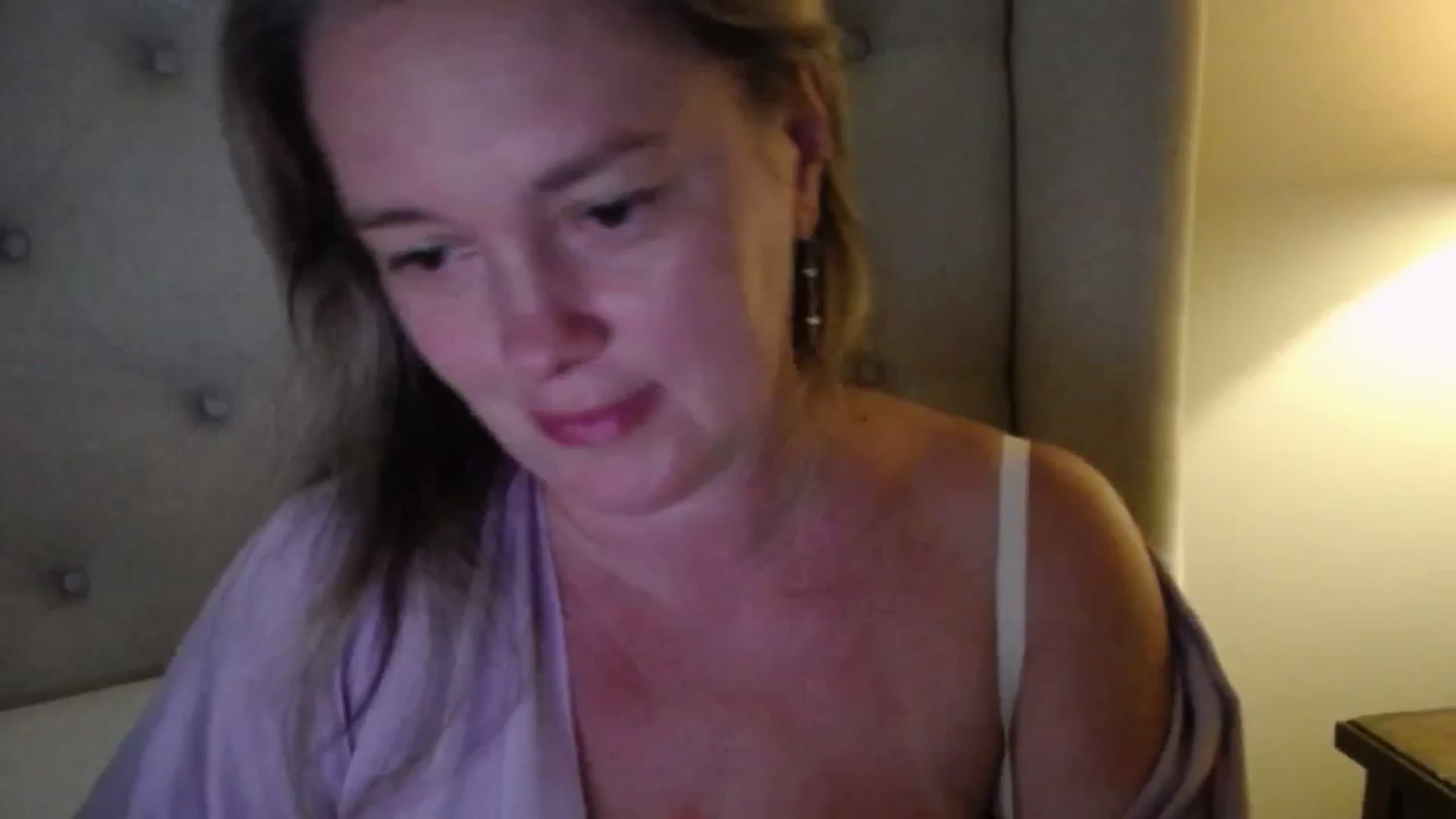 Gallery image thumbnail from J0llye's myfreecams stream on, 07/01/2025, 20:33 image 16 of 20