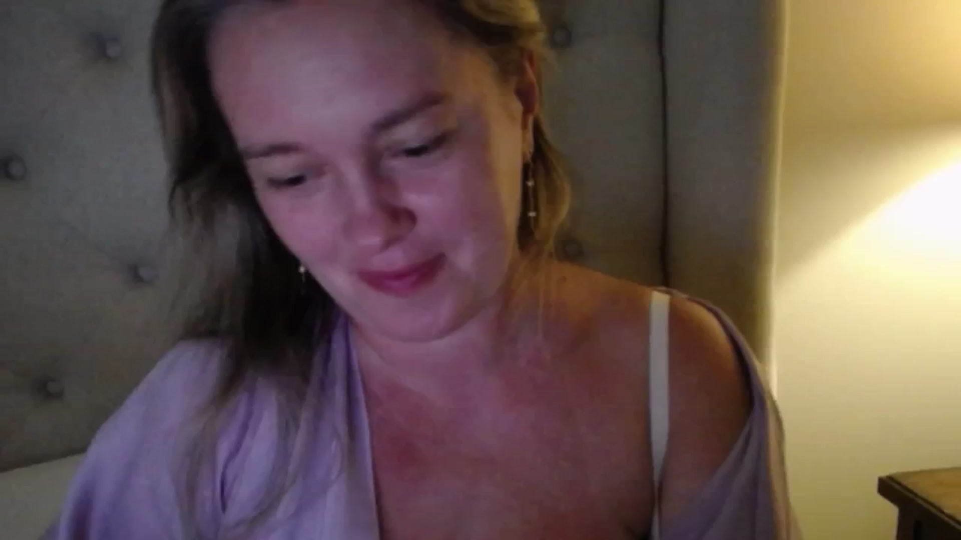 Gallery image thumbnail from J0llye's myfreecams stream on, 07/01/2025, 20:33 image 12 of 20