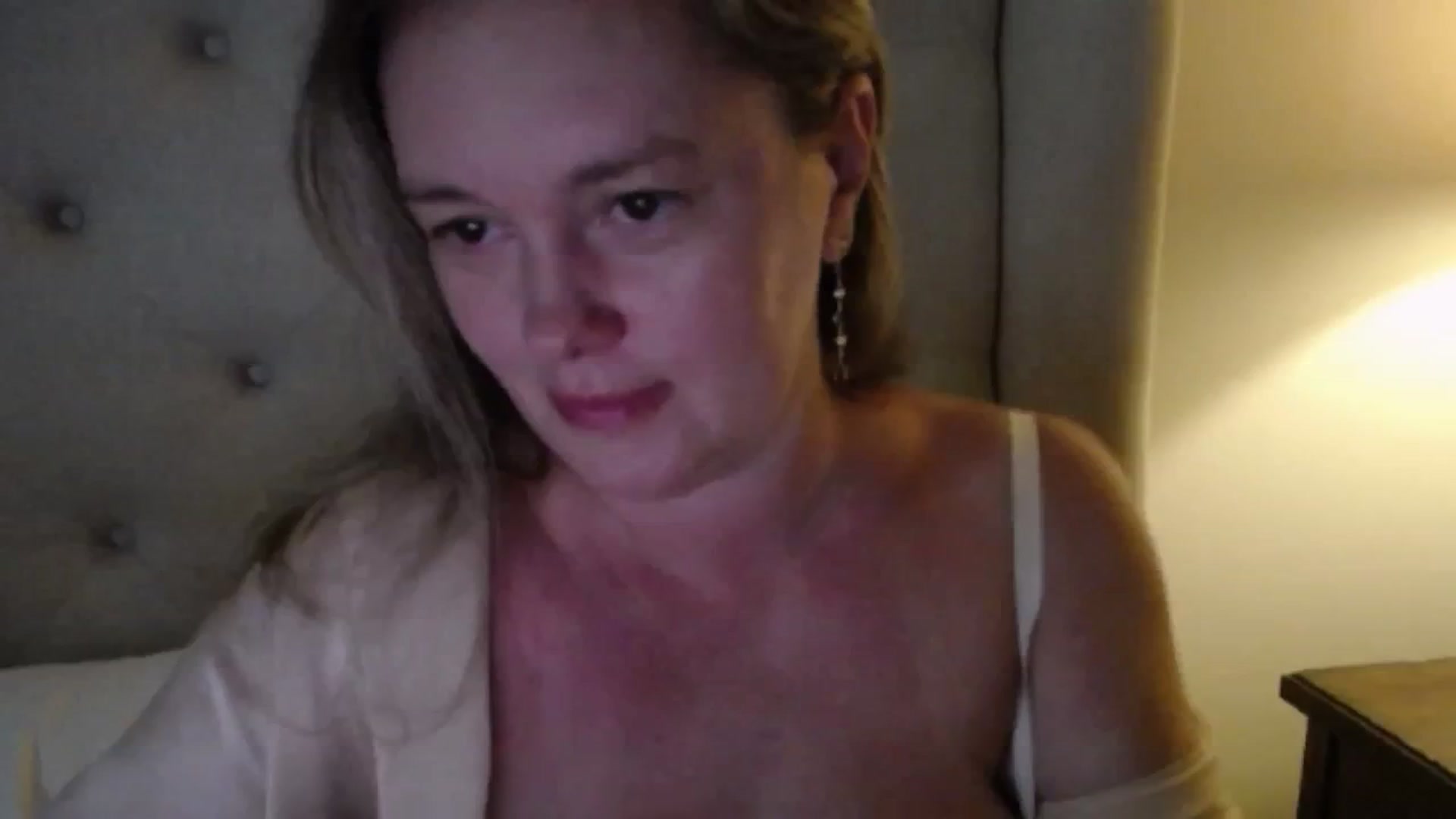 Gallery image thumbnail from J0llye's myfreecams stream on, 07/02/2025, 20:07 image 15 of 20
