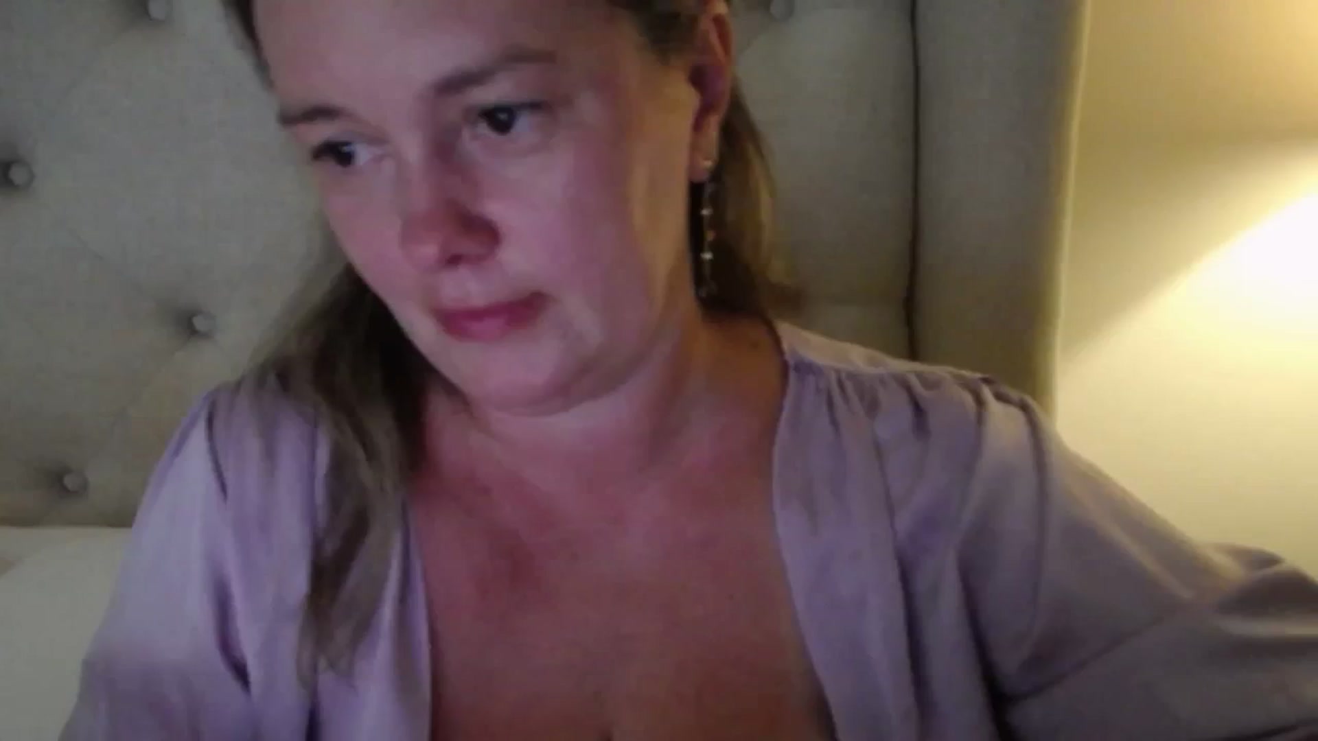 Gallery image thumbnail from J0llye's myfreecams stream on, 07/03/2025, 20:20 image 19 of 20