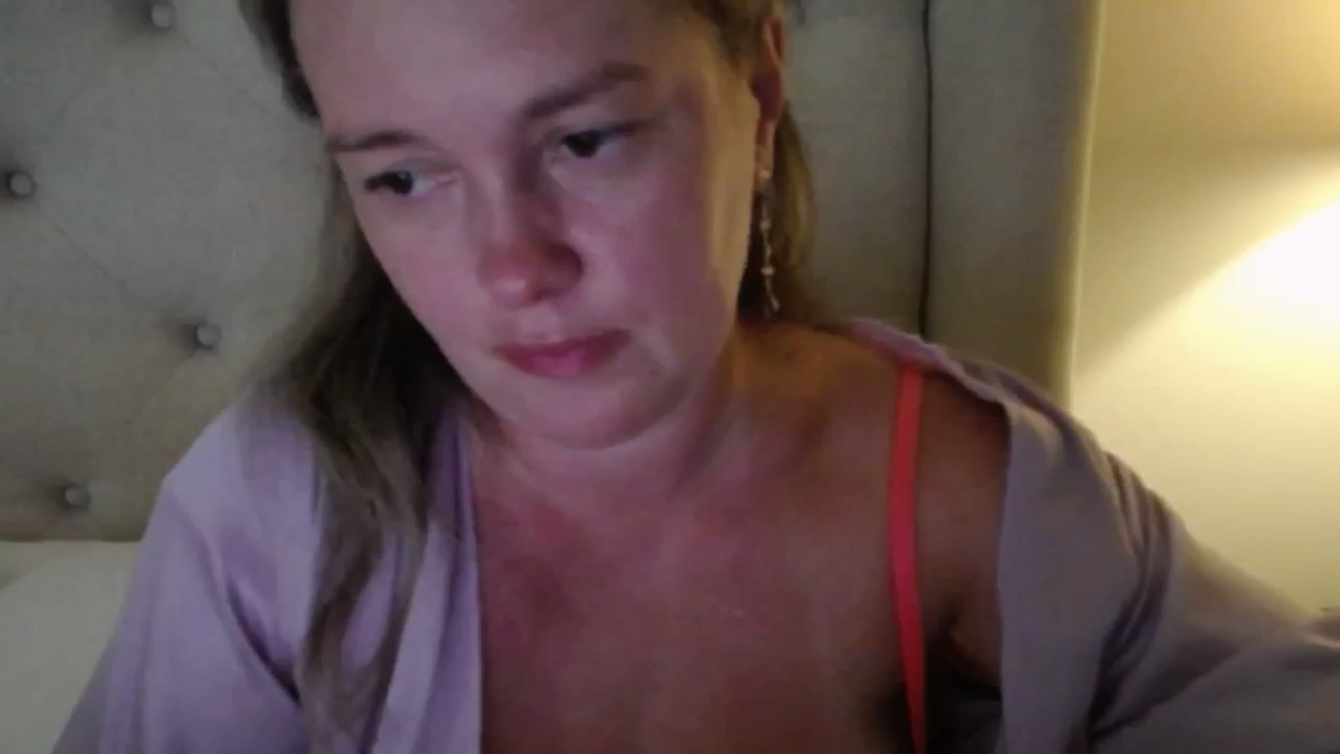 Gallery image thumbnail from J0llye's myfreecams stream on, 07/03/2025, 20:20 image 17 of 20