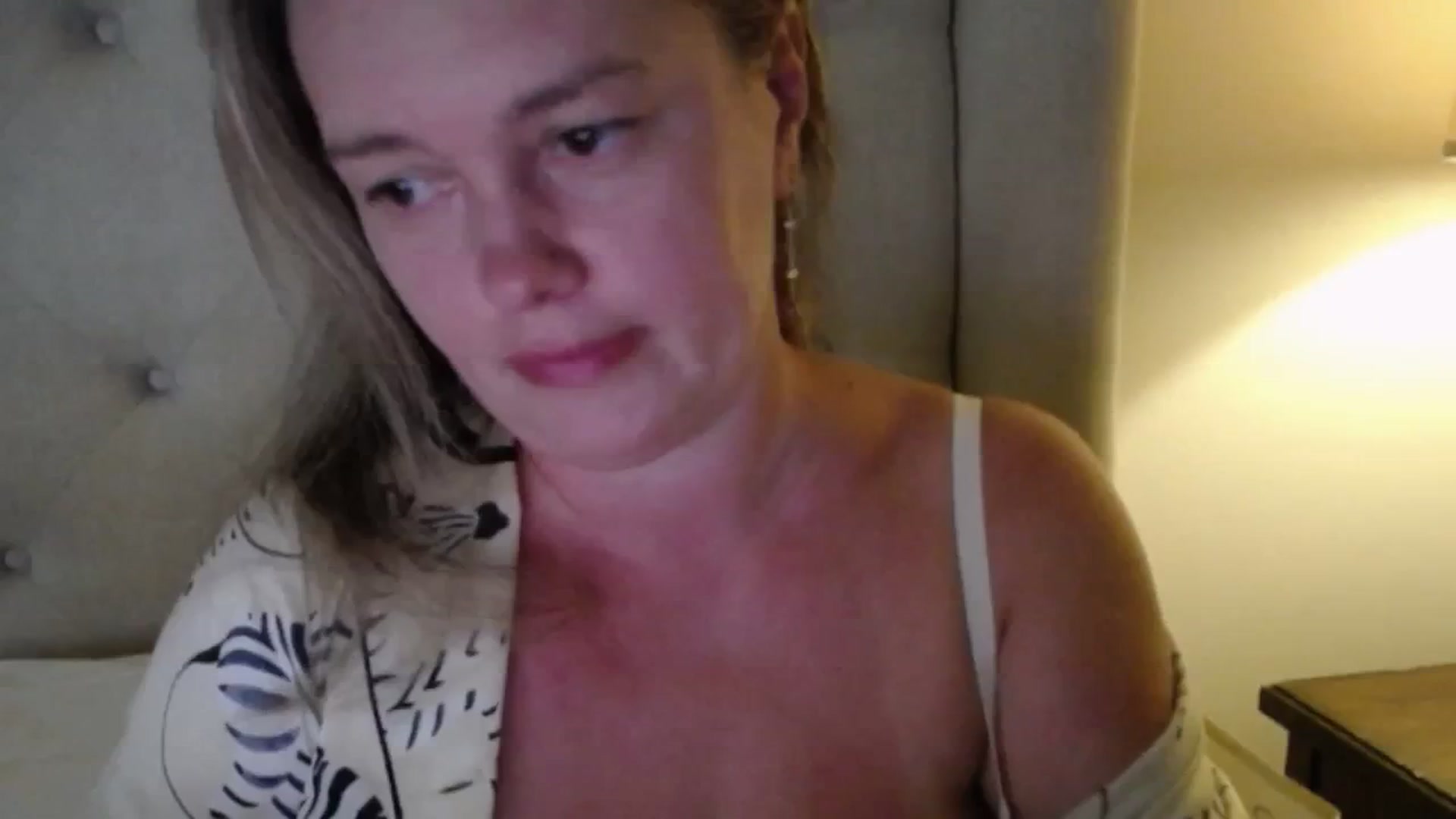 Gallery image thumbnail from J0llye's myfreecams stream on, 07/04/2025, 20:18 image 19 of 20