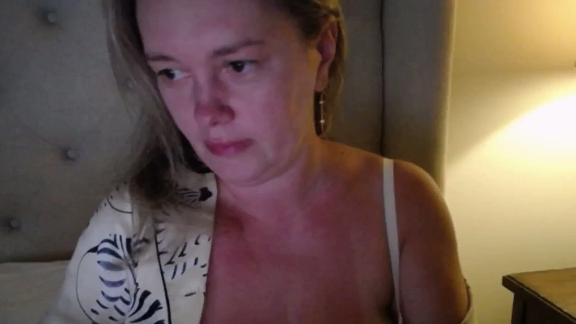 Gallery image thumbnail from J0llye's myfreecams stream on, 07/04/2025, 20:18 image 16 of 20