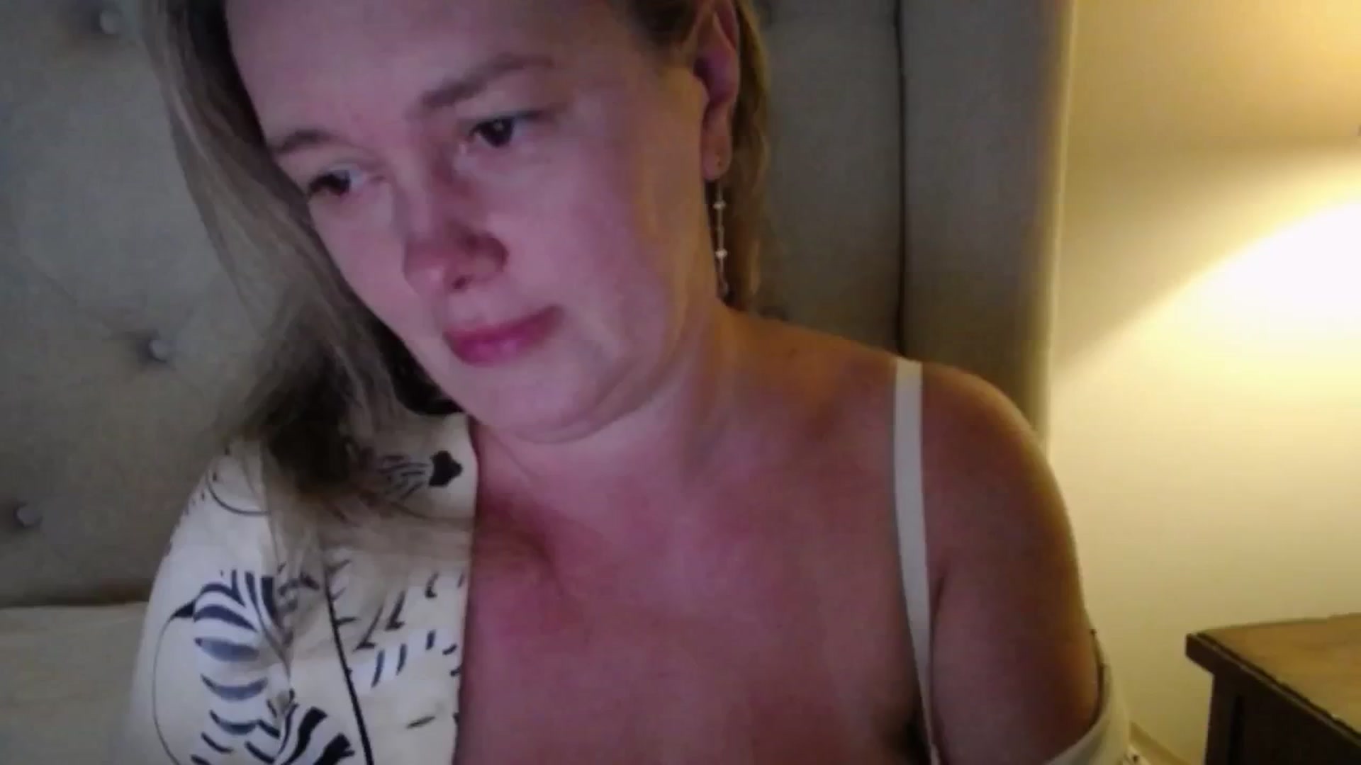 Gallery image thumbnail from J0llye's myfreecams stream on, 07/04/2025, 20:18 image 13 of 20