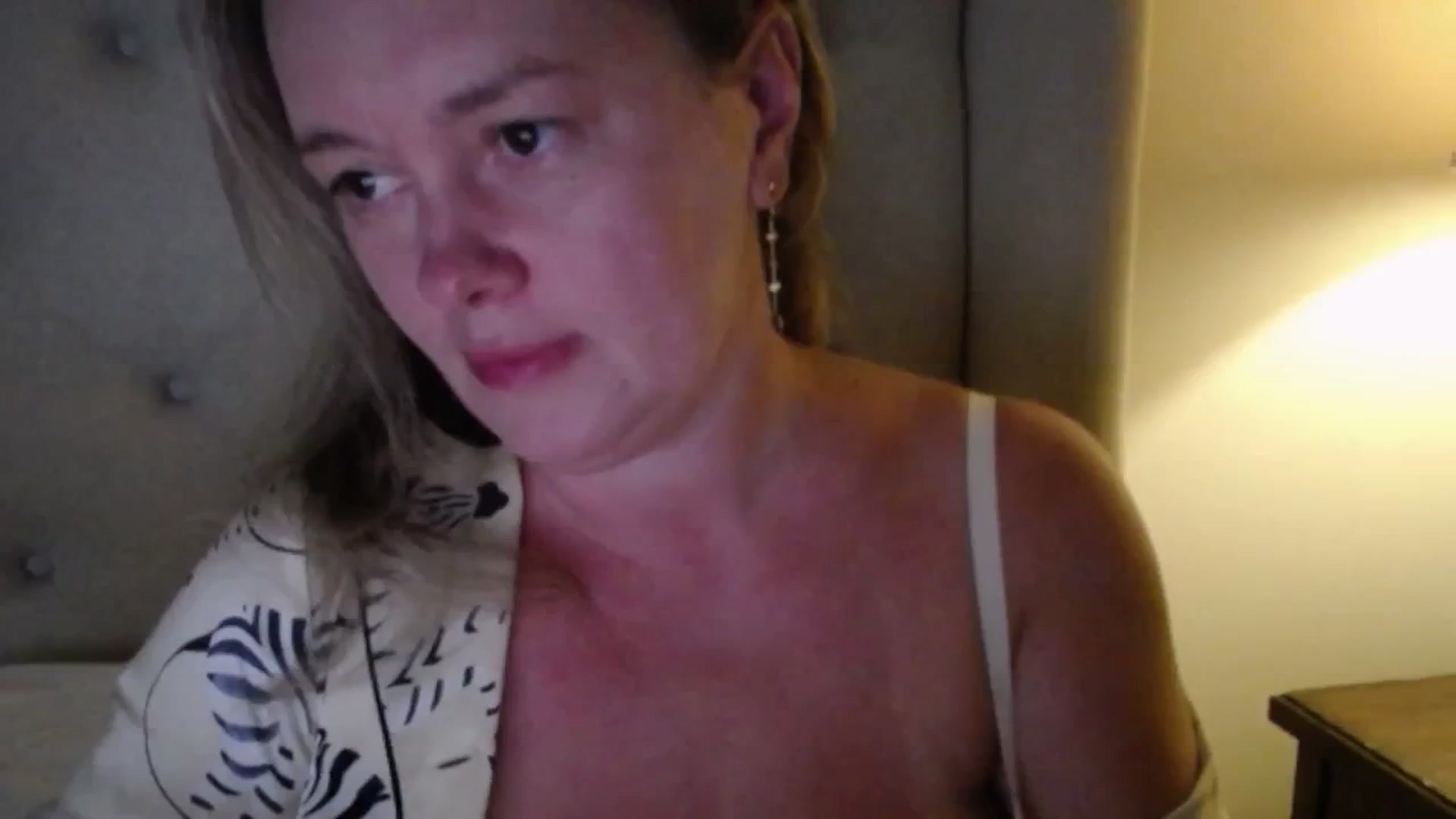 Gallery image thumbnail from J0llye's myfreecams stream on, 07/04/2025, 20:18 image 15 of 20