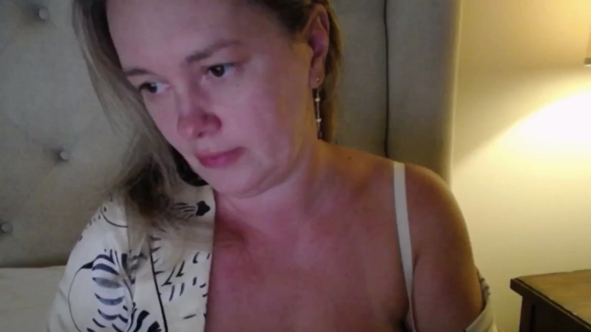 Gallery image thumbnail from J0llye's myfreecams stream on, 07/04/2025, 20:18 image 17 of 20