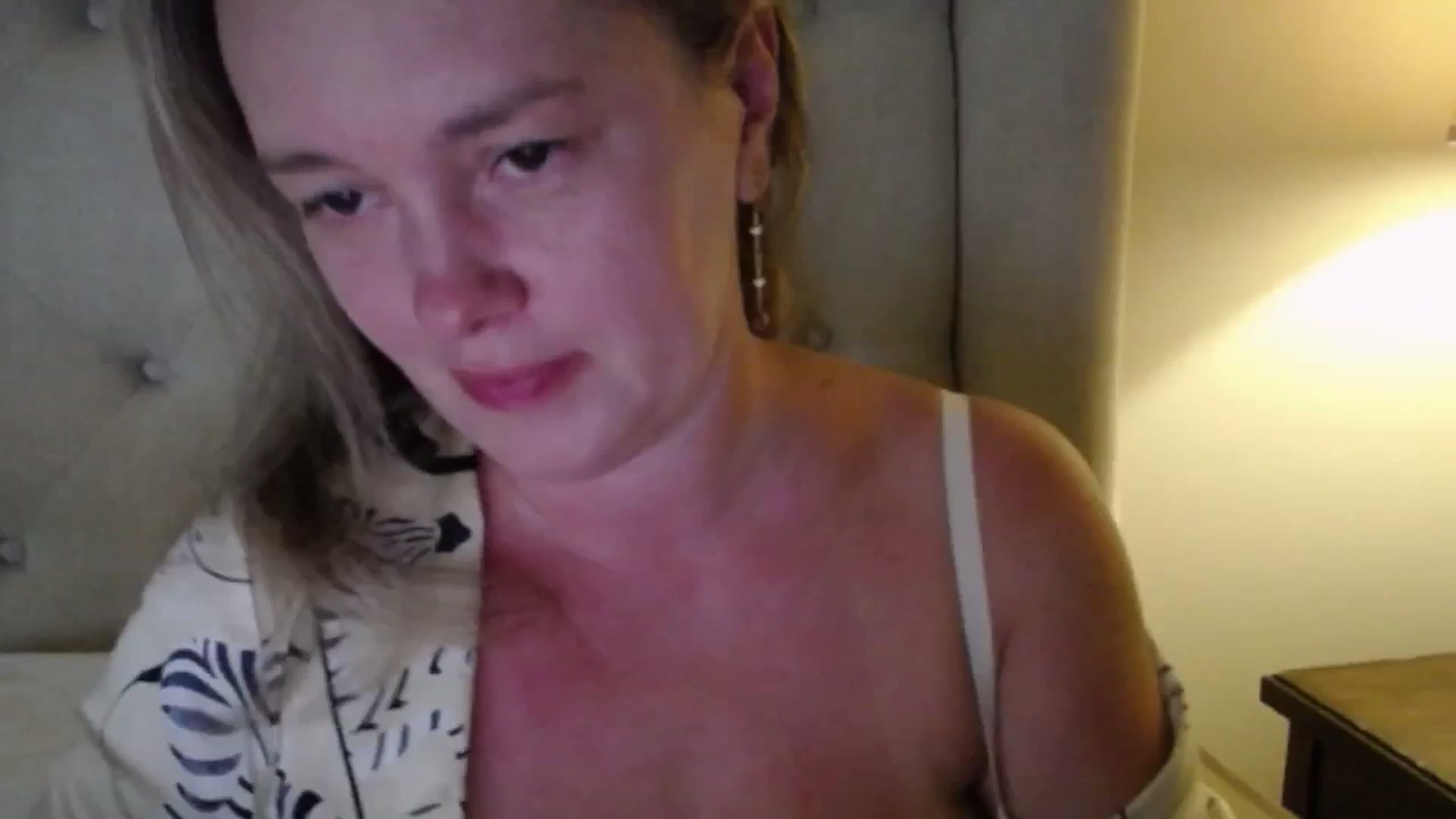 Gallery image thumbnail from J0llye's myfreecams stream on, 07/04/2025, 20:18 image 18 of 20