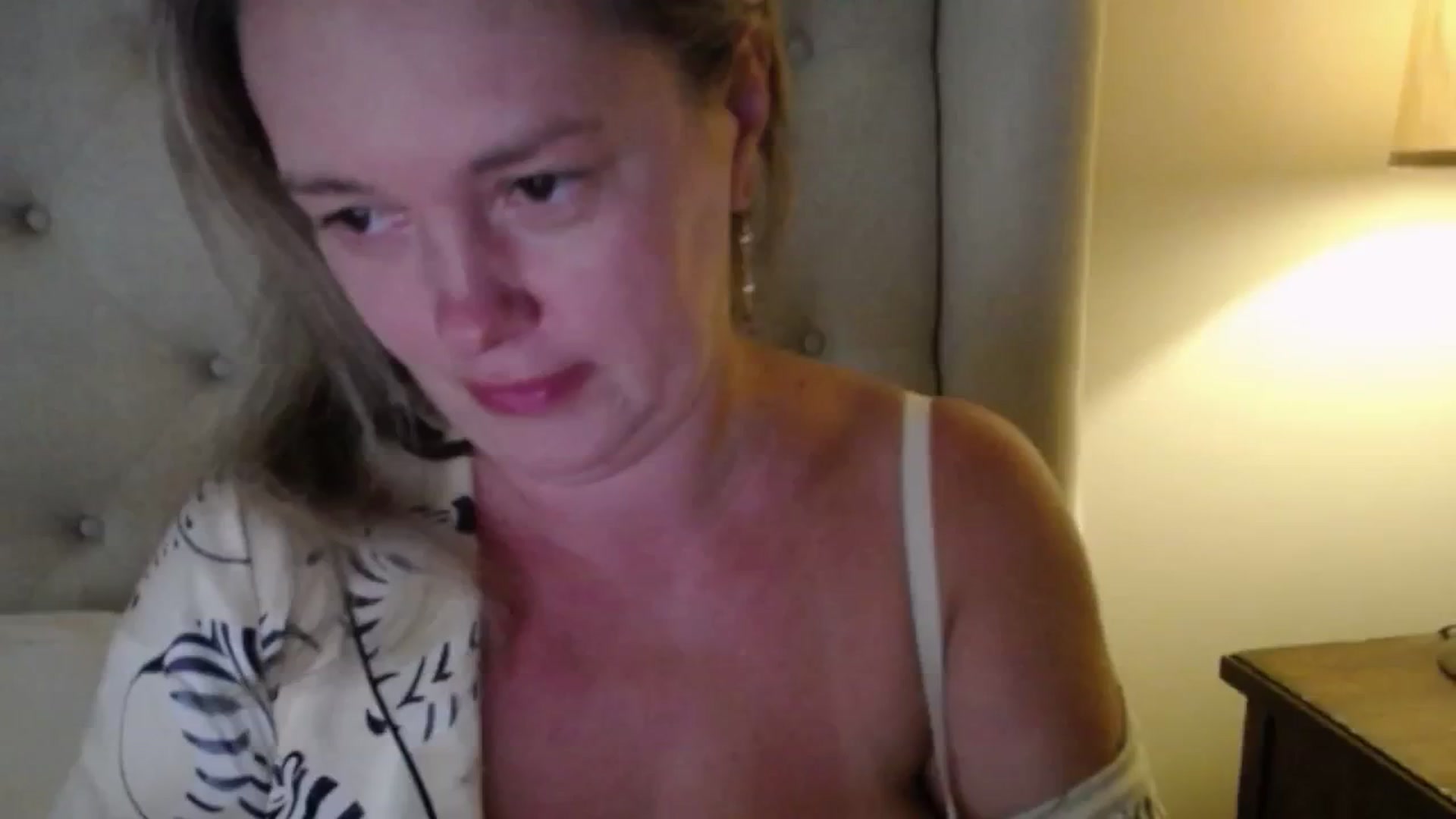 Gallery image thumbnail from J0llye's myfreecams stream on, 07/04/2025, 20:18 image 6 of 20
