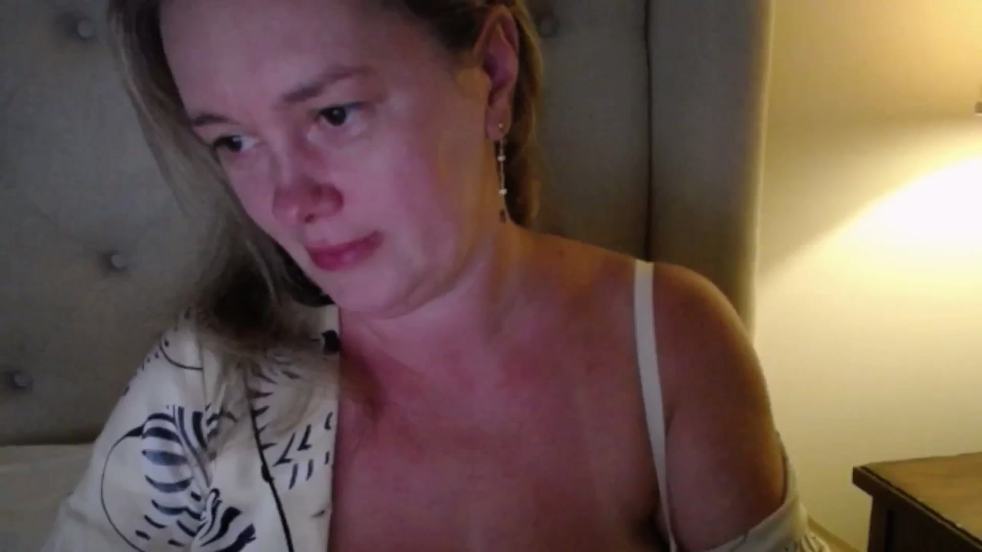 Gallery image thumbnail from J0llye's myfreecams stream on, 07/04/2025, 20:18 image 11 of 20
