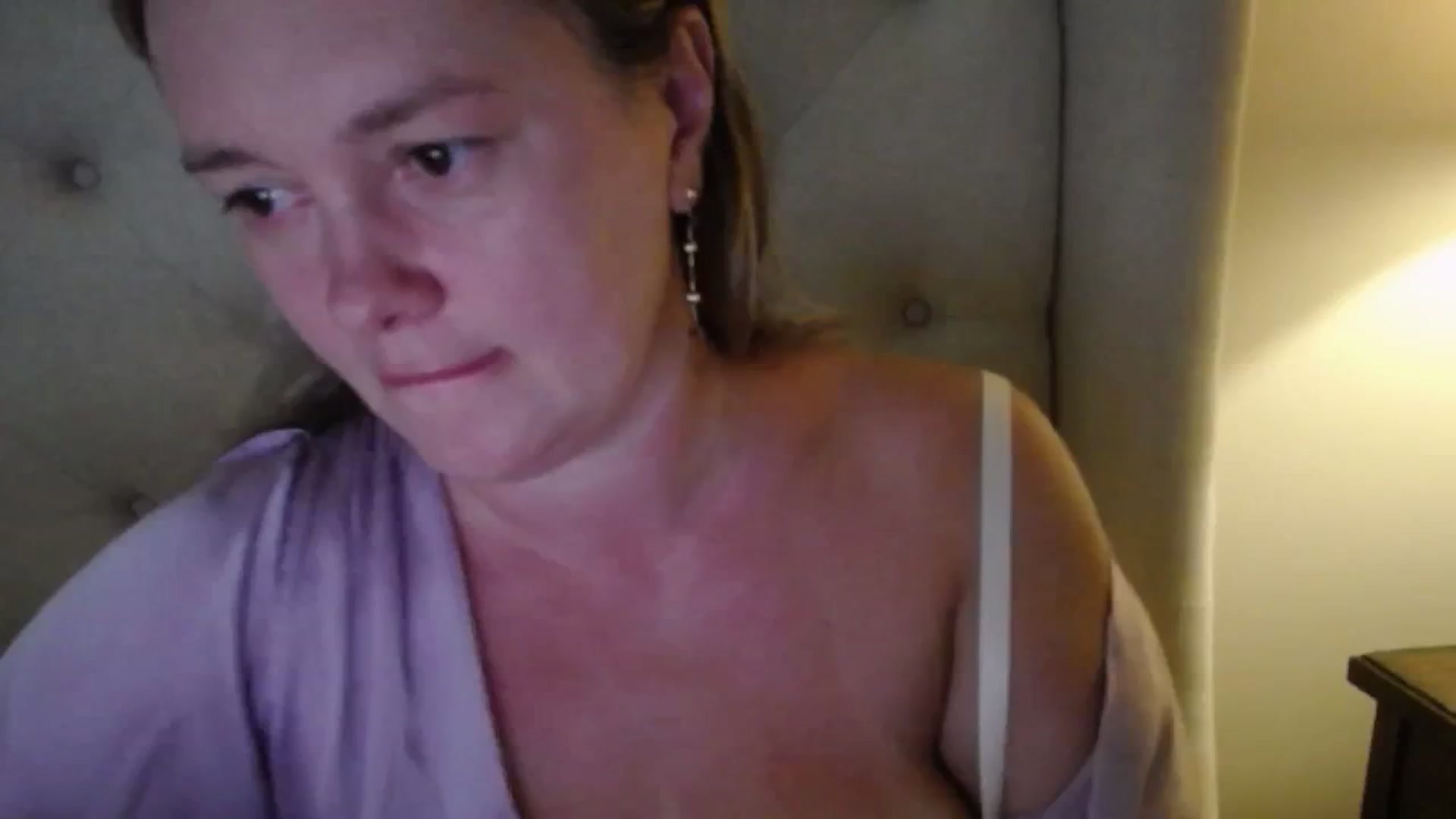 Gallery image thumbnail from J0llye's myfreecams stream on, 07/06/2025, 20:22 image 9 of 20