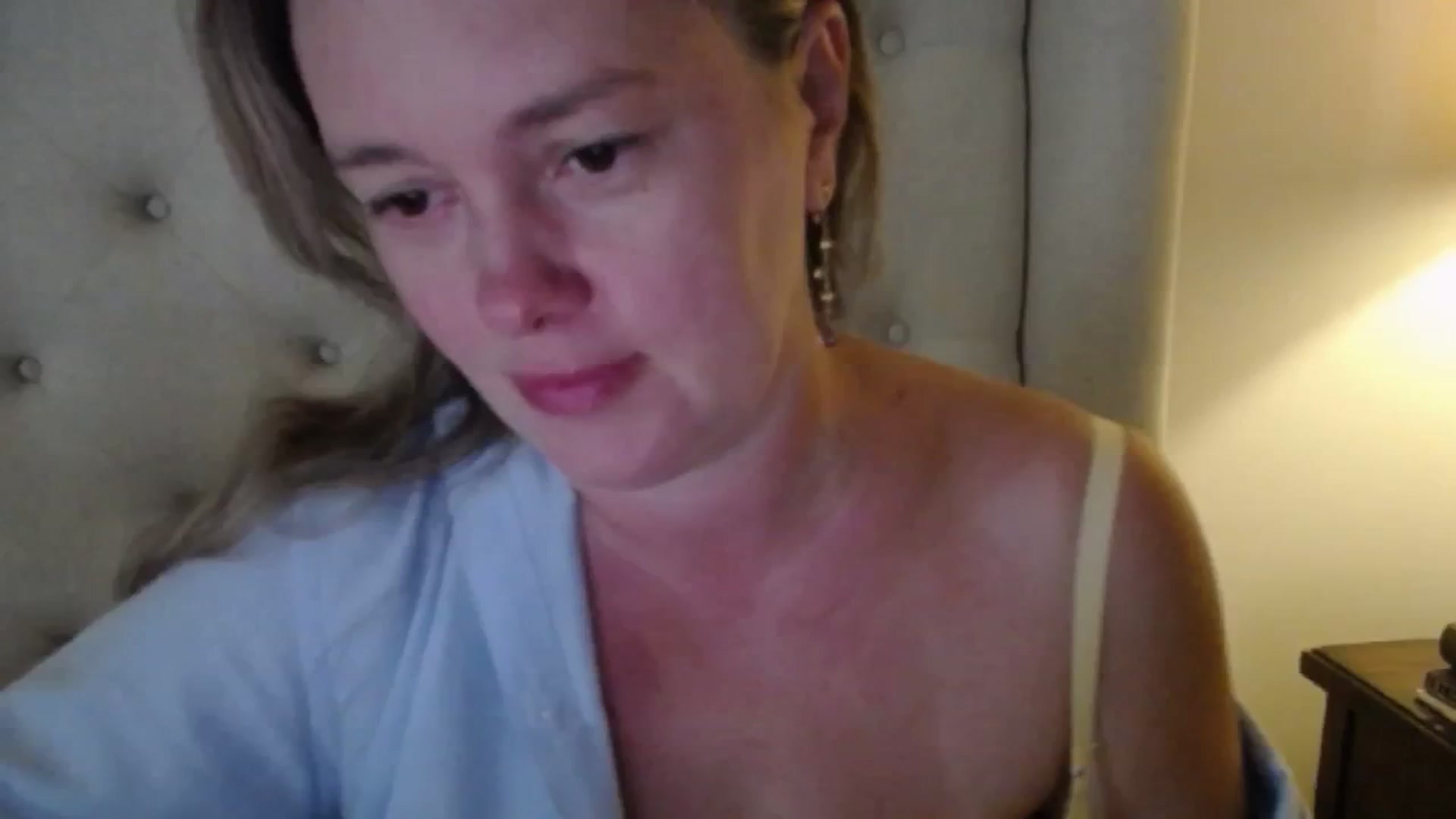 Gallery image thumbnail from J0llye's myfreecams stream on, 07/08/2025, 20:34 image 4 of 20