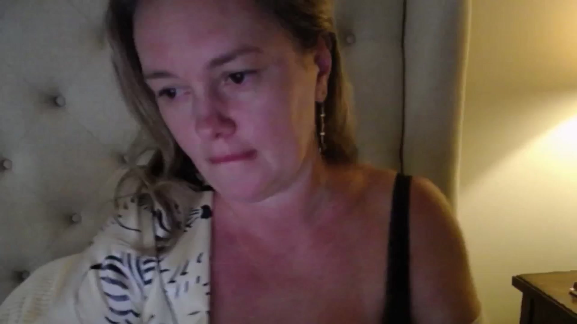 Gallery image thumbnail from J0llye's myfreecams stream on, 07/09/2025, 21:05 image 9 of 20