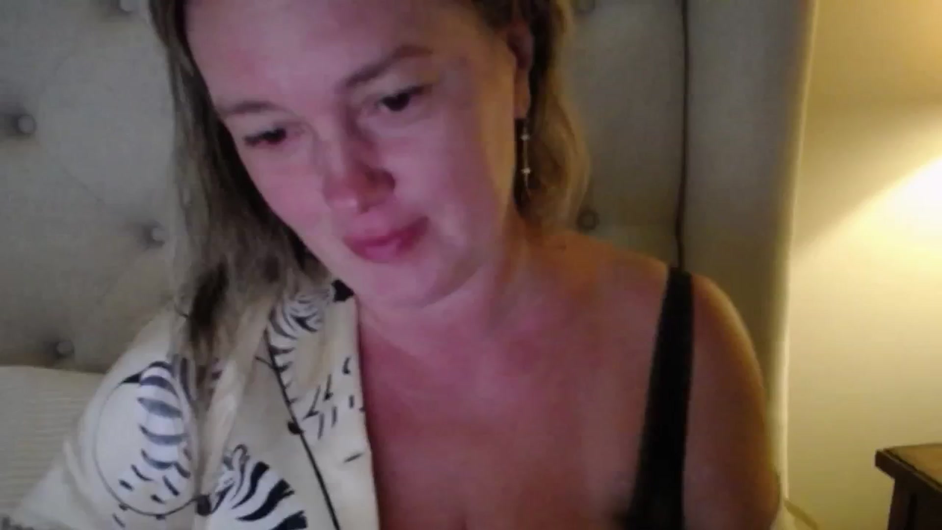 Gallery image thumbnail from J0llye's myfreecams stream on, 07/10/2025, 20:19 image 10 of 20