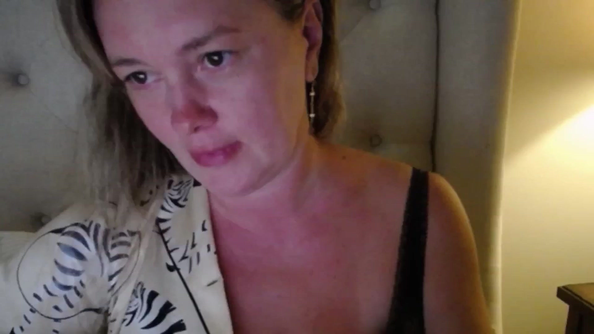 Gallery image thumbnail from J0llye's myfreecams stream on, 07/10/2025, 20:19 image 17 of 20