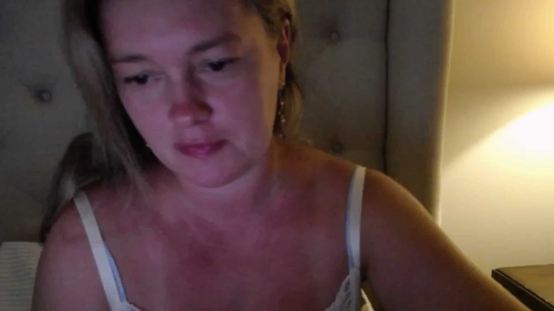Gallery image thumbnail from J0llye's myfreecams stream on, 07/13/2025, 20:02 image 4 of 20