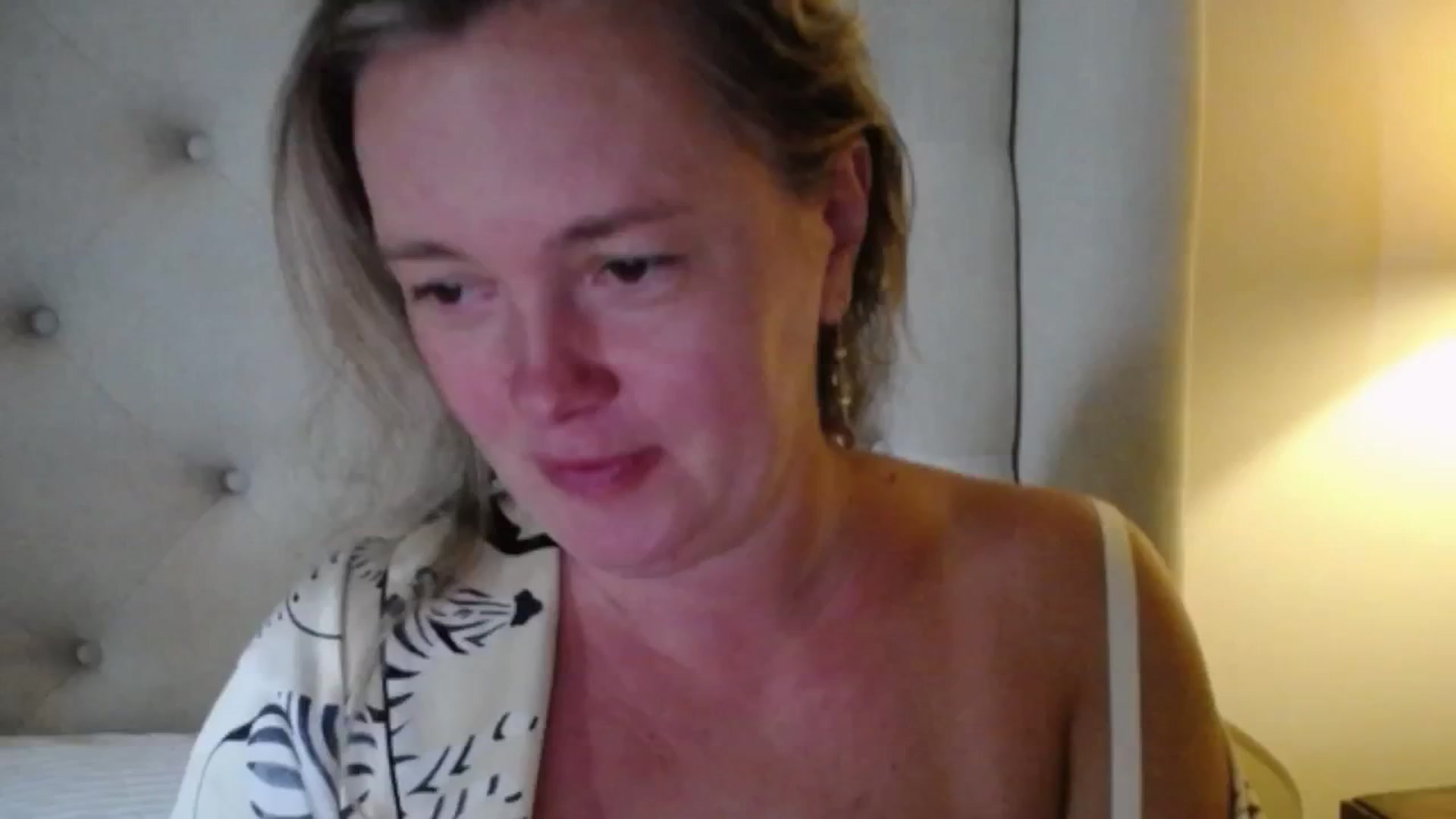 Gallery image thumbnail from J0llye's myfreecams stream on, 07/22/2025, 20:23 image 16 of 20