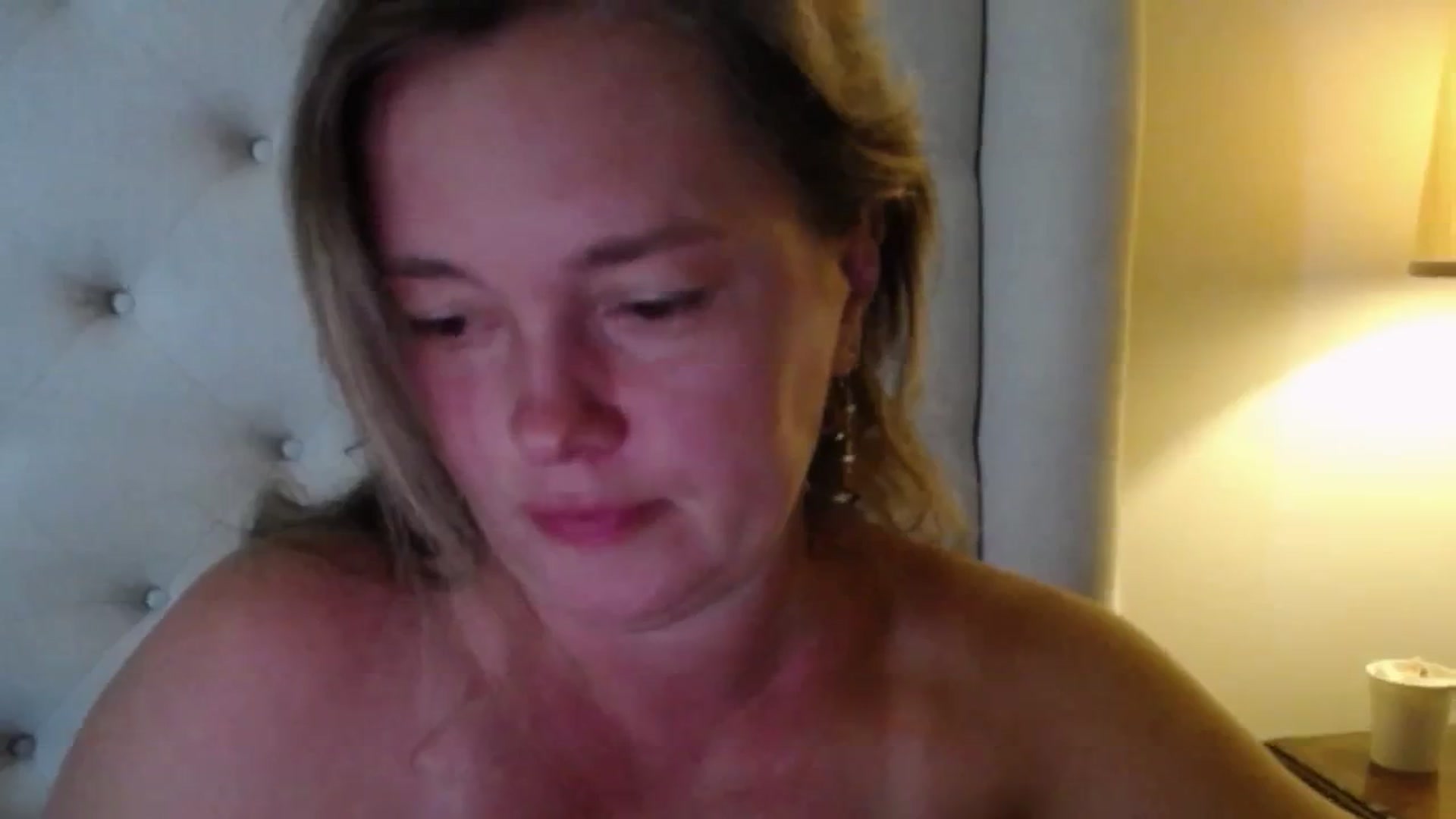 Gallery image thumbnail from J0llye's myfreecams stream on, 07/23/2025, 19:22 image 9 of 20
