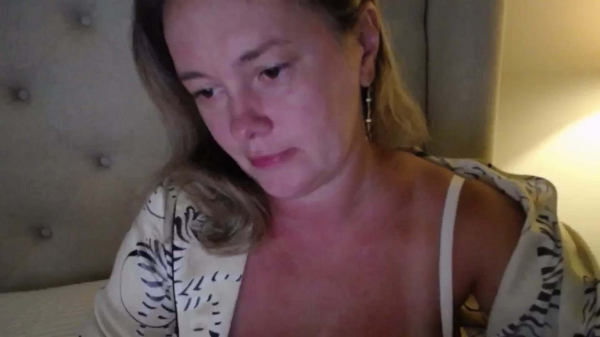 Gallery image thumbnail from J0llye's myfreecams stream on, 07/25/2025, 20:17 image 19 of 20