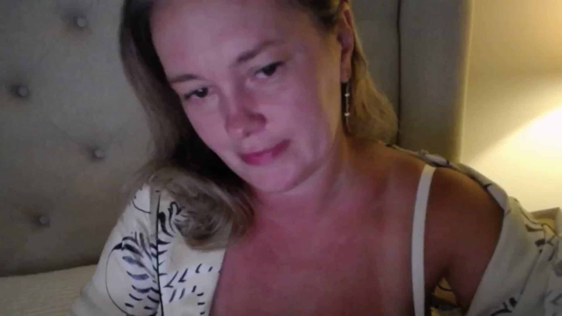 Gallery image thumbnail from J0llye's myfreecams stream on, 07/25/2025, 20:17 image 18 of 20
