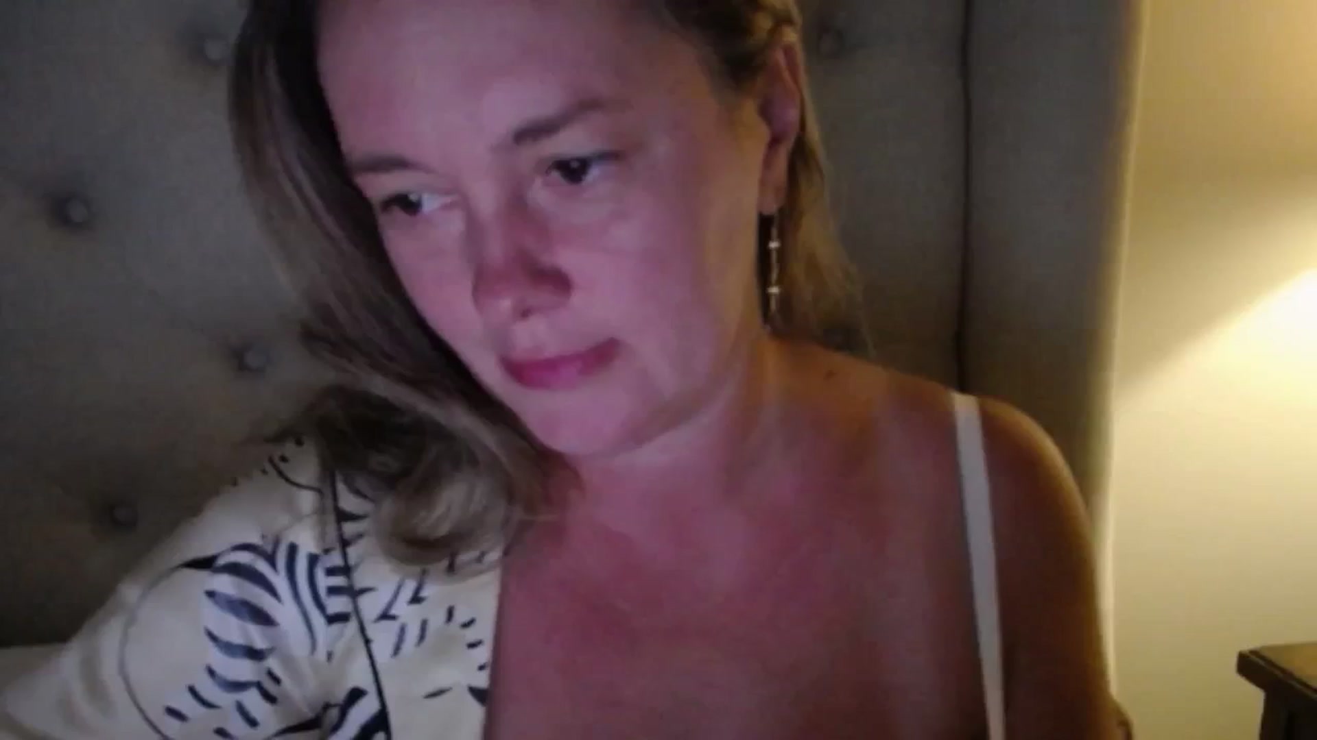 Gallery image thumbnail from J0llye's myfreecams stream on, 07/25/2025, 20:17 image 12 of 20
