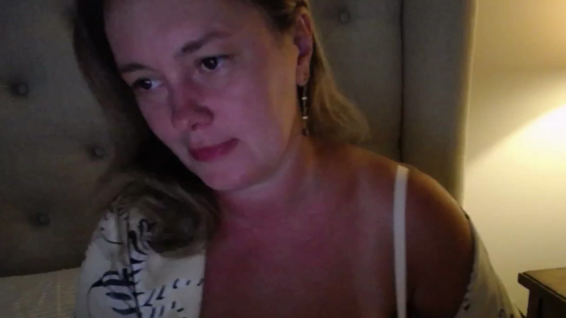Gallery image thumbnail from J0llye's myfreecams stream on, 07/25/2025, 20:17 image 20 of 20
