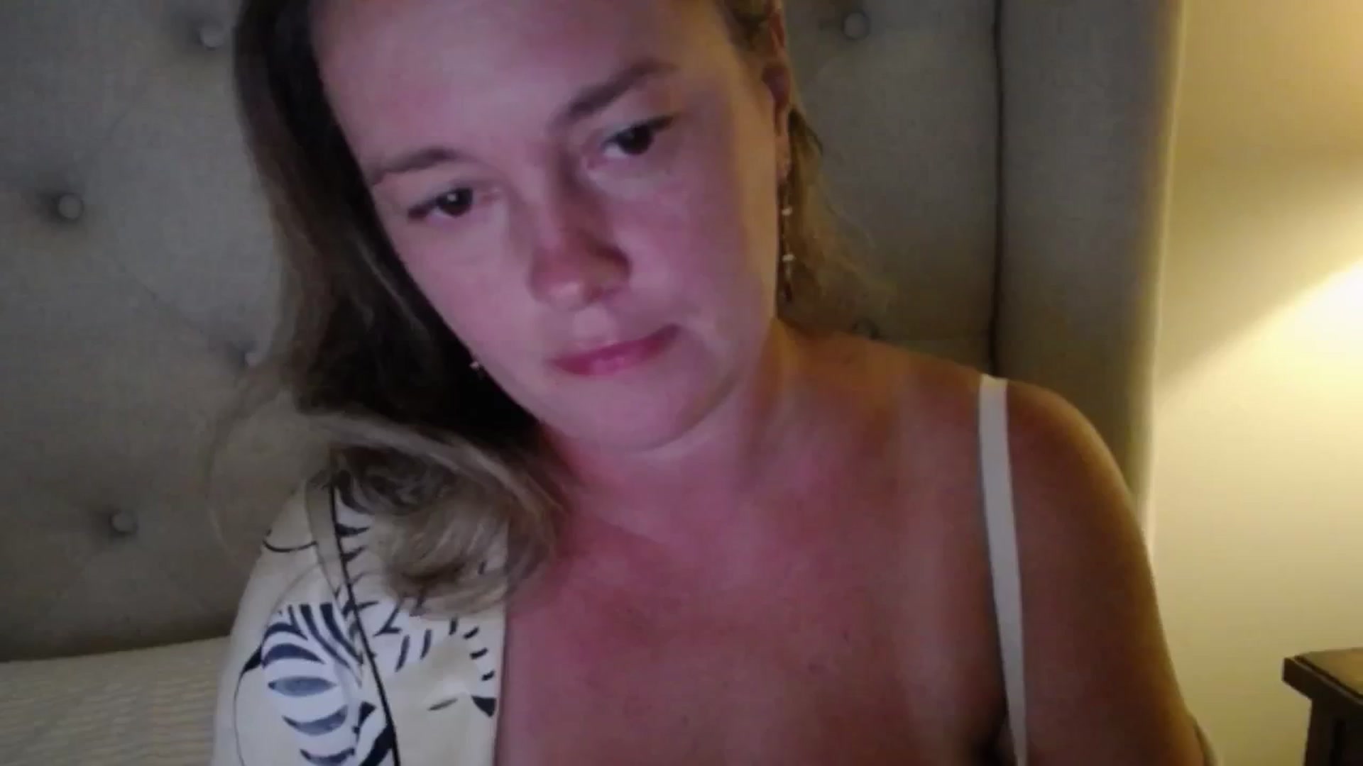 Gallery image thumbnail from J0llye's myfreecams stream on, 07/25/2025, 20:17 image 16 of 20
