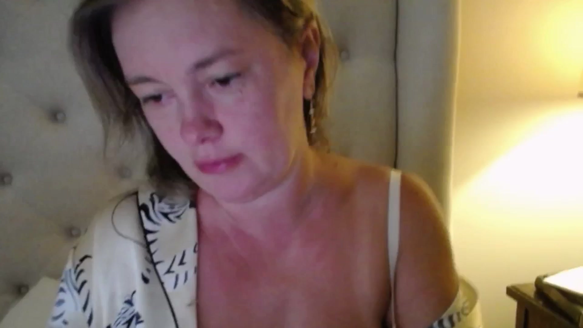 Gallery image thumbnail from J0llye's myfreecams stream on, 07/26/2025, 14:13 image 3 of 20