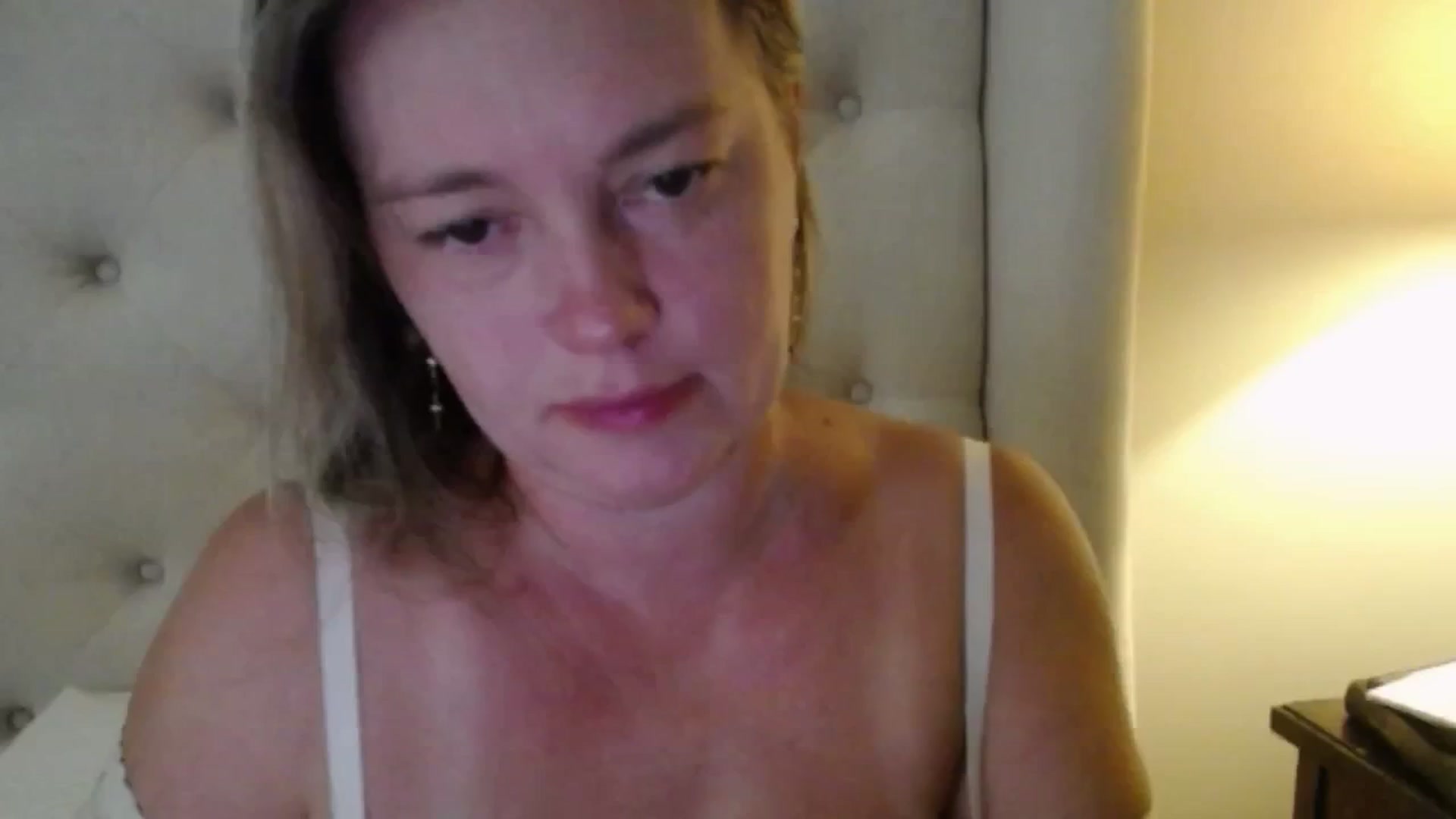 Gallery image thumbnail from J0llye's myfreecams stream on, 07/26/2025, 14:13 image 18 of 20