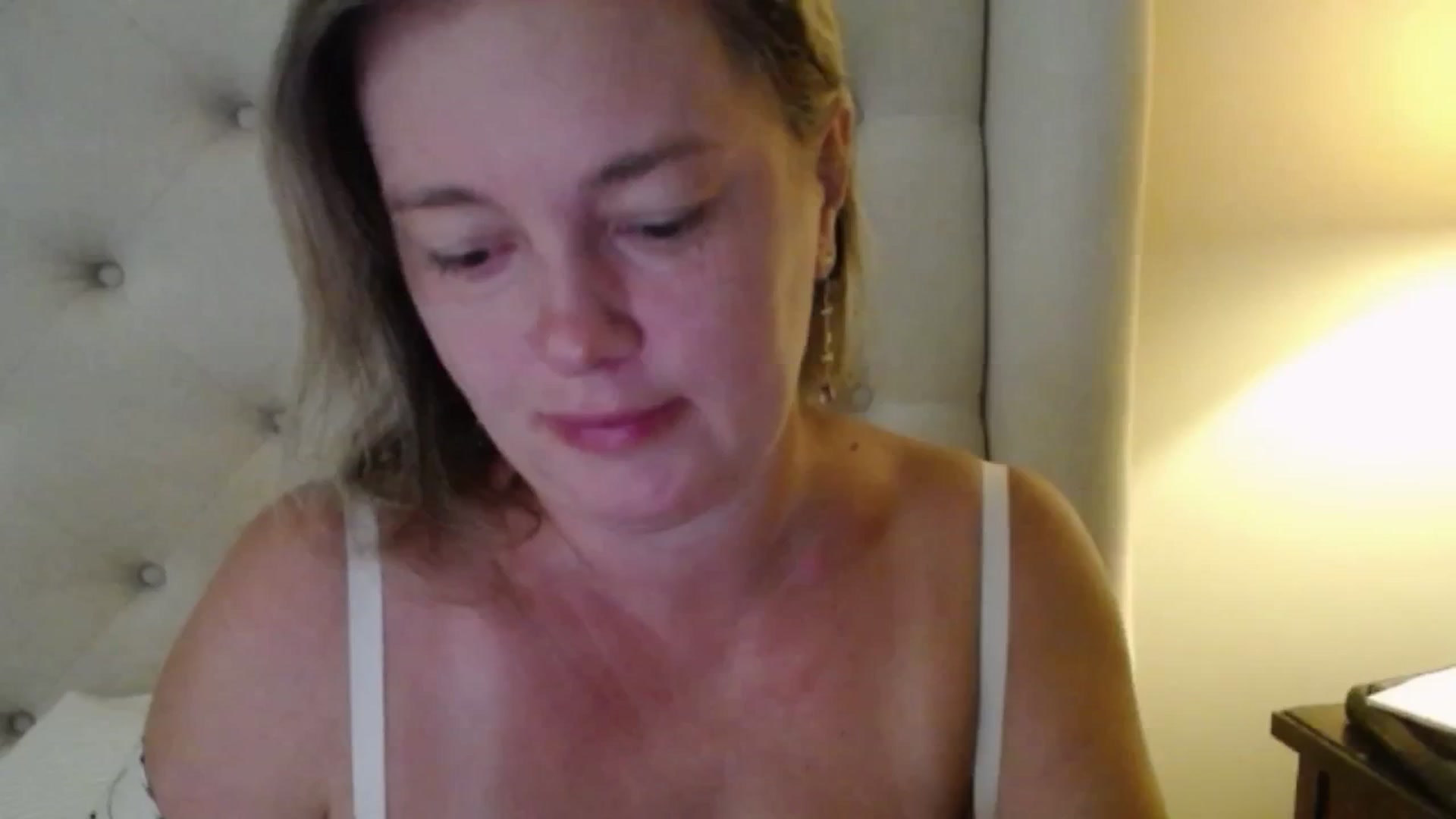 Gallery image thumbnail from J0llye's myfreecams stream on, 07/26/2025, 14:13 image 20 of 20