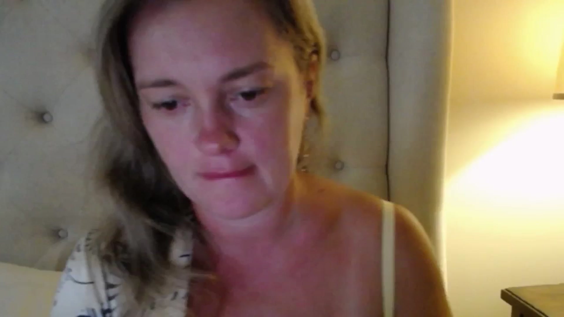 Gallery image thumbnail from J0llye's myfreecams stream on, 07/29/2025, 20:17 image 3 of 20