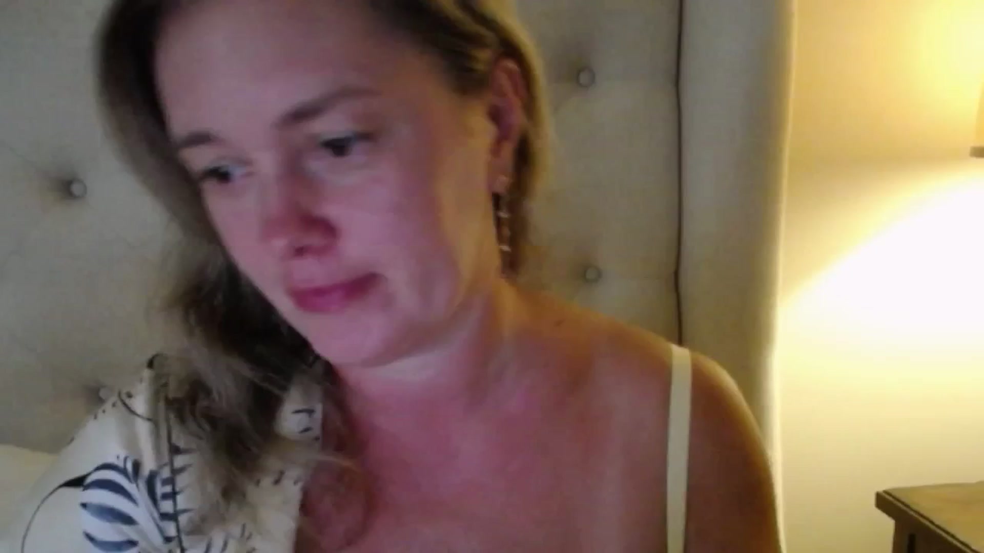 Gallery image thumbnail from J0llye's myfreecams stream on, 07/29/2025, 20:17 image 9 of 20