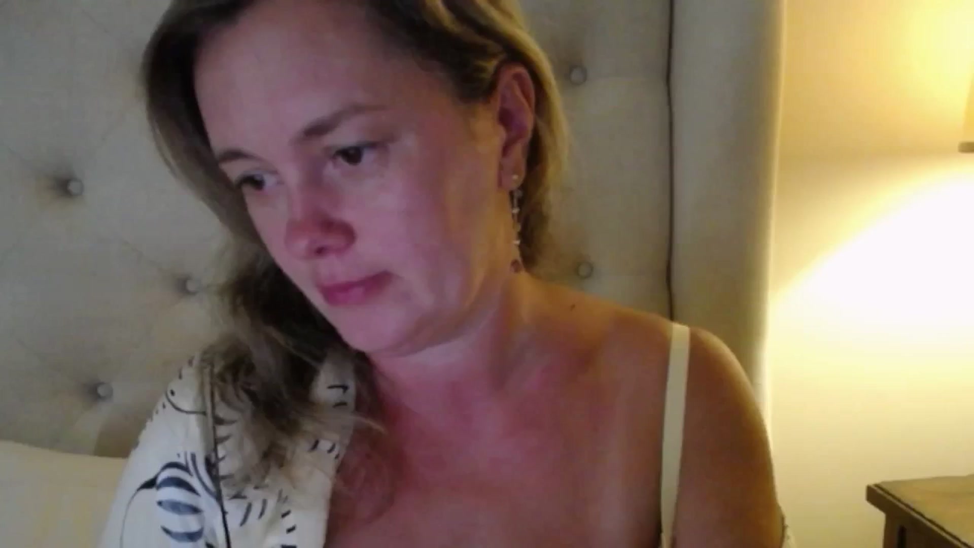 Gallery image thumbnail from J0llye's myfreecams stream on, 07/29/2025, 20:17 image 15 of 20