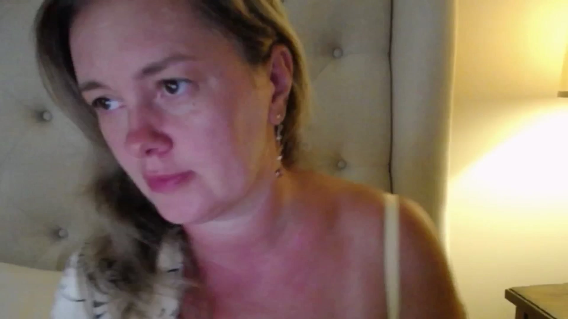 Gallery image thumbnail from J0llye's myfreecams stream on, 07/29/2025, 20:17 image 6 of 20