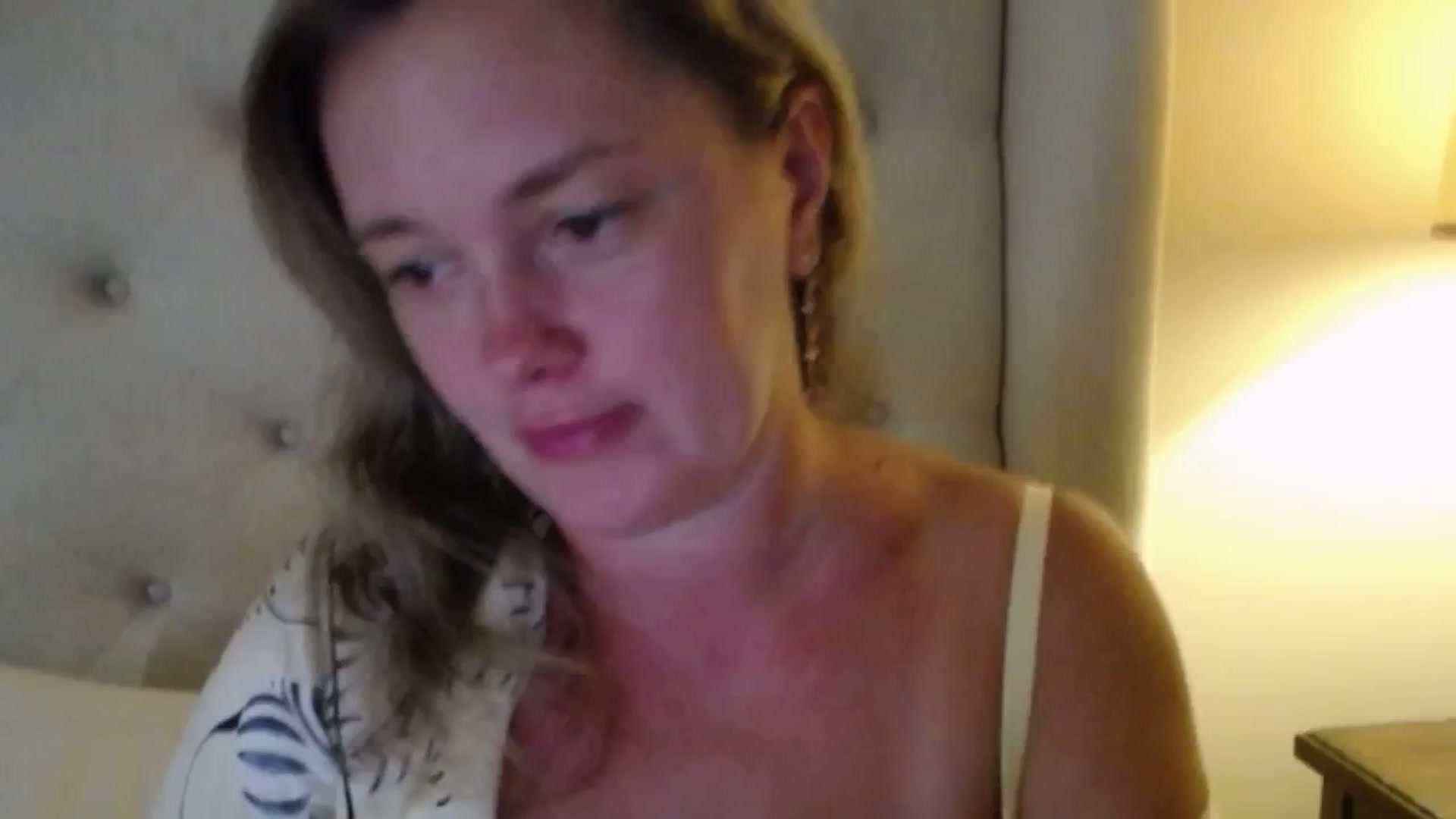 Gallery image thumbnail from J0llye's myfreecams stream on, 07/29/2025, 20:17 image 10 of 20