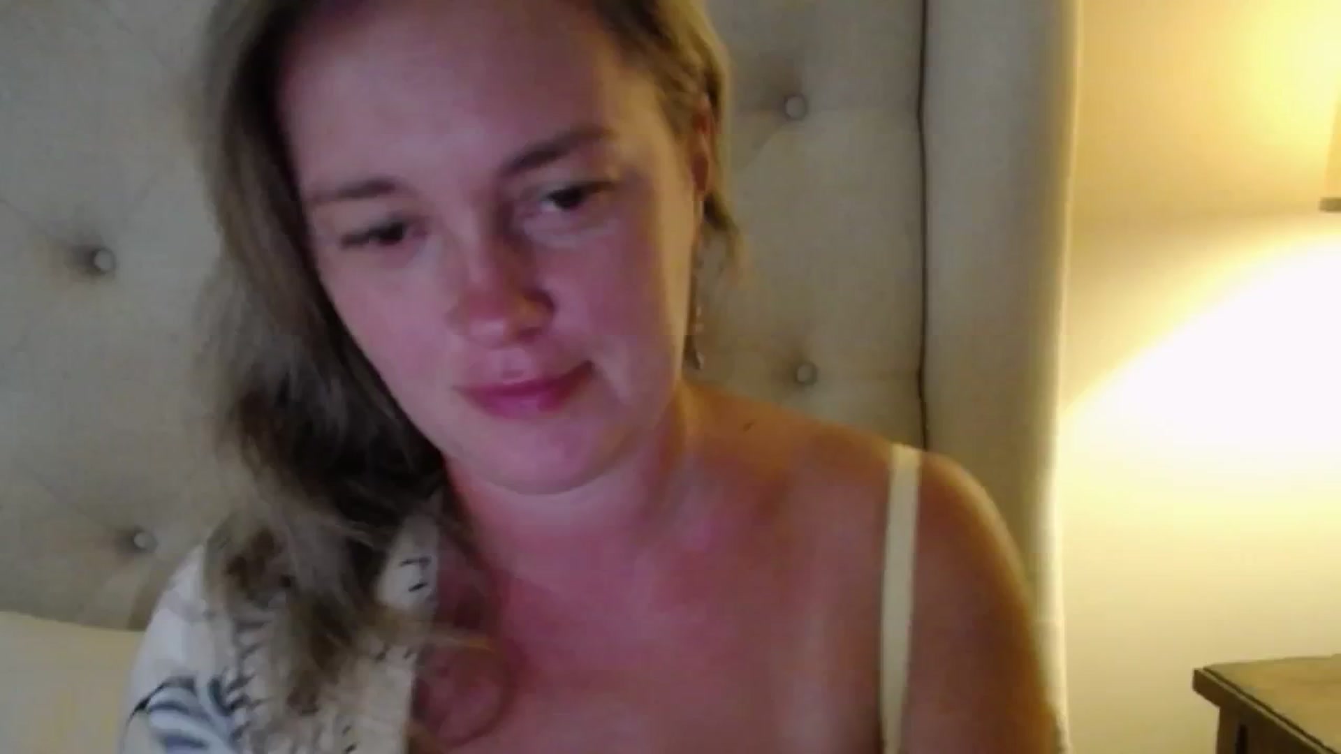 Gallery image thumbnail from J0llye's myfreecams stream on, 07/29/2025, 20:17 image 8 of 20