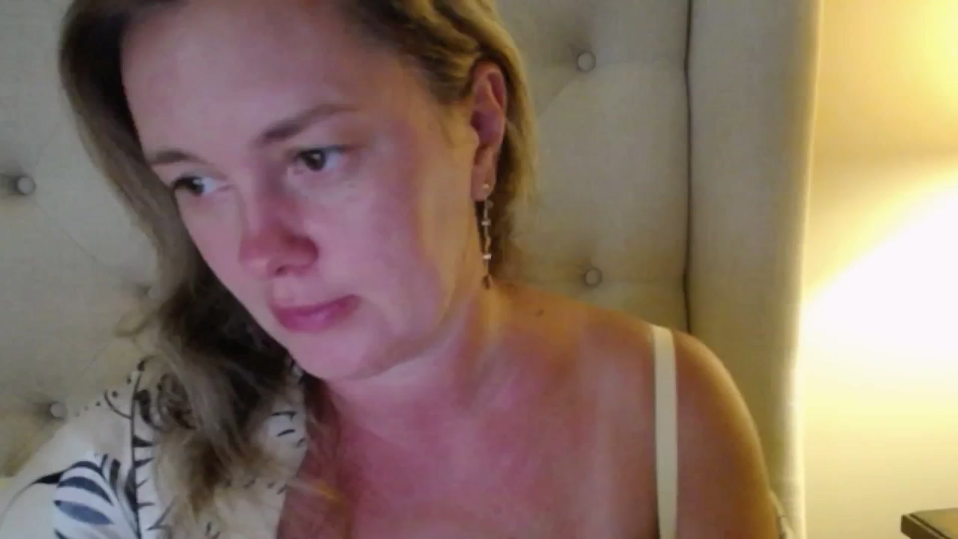 Gallery image thumbnail from J0llye's myfreecams stream on, 07/29/2025, 21:06 image 4 of 20