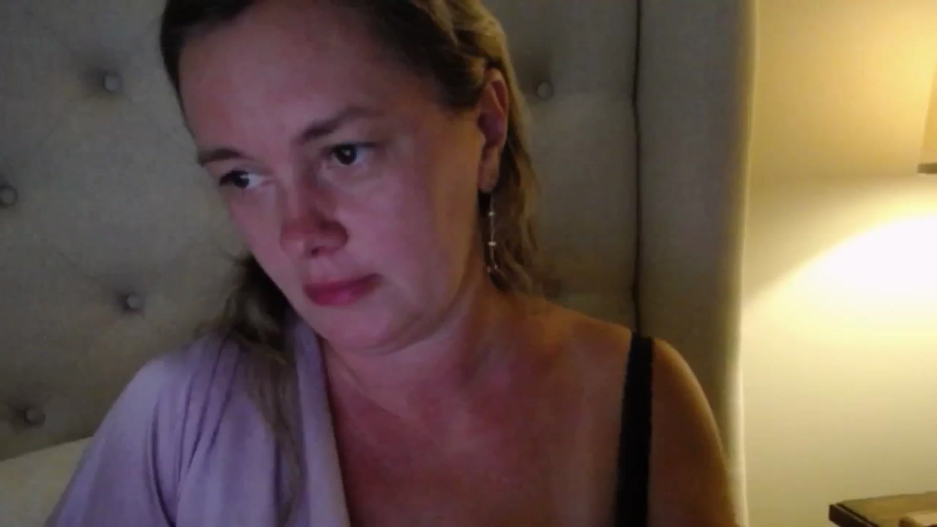 Gallery image thumbnail from J0llye's myfreecams stream on, 07/30/2025, 20:40 image 19 of 20