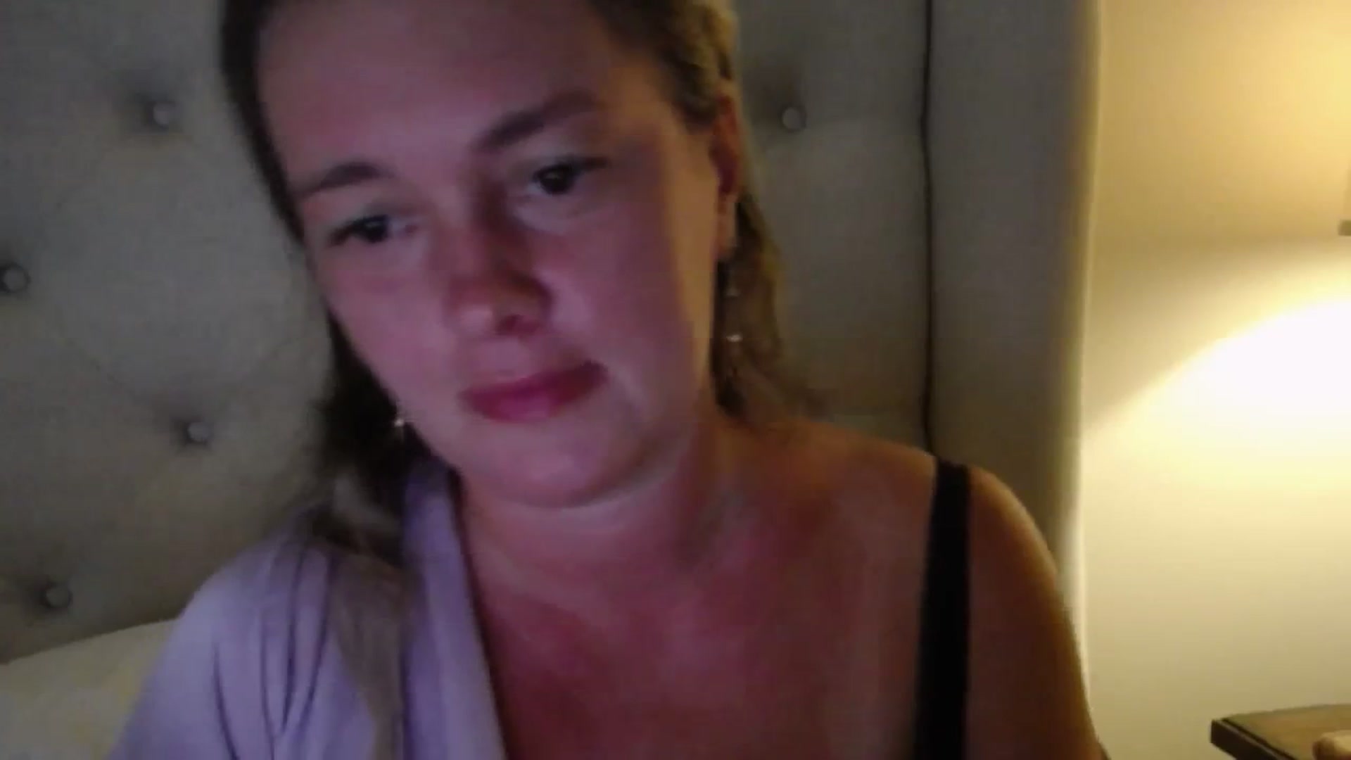 Gallery image thumbnail from J0llye's myfreecams stream on, 07/30/2025, 20:40 image 18 of 20