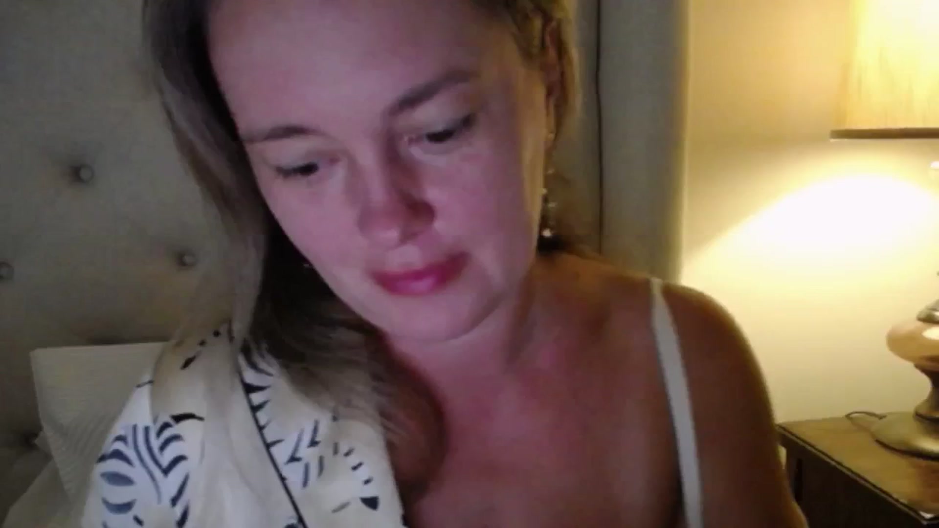 Gallery image thumbnail from J0llye's myfreecams stream on, 08/01/2025, 19:58 image 17 of 20